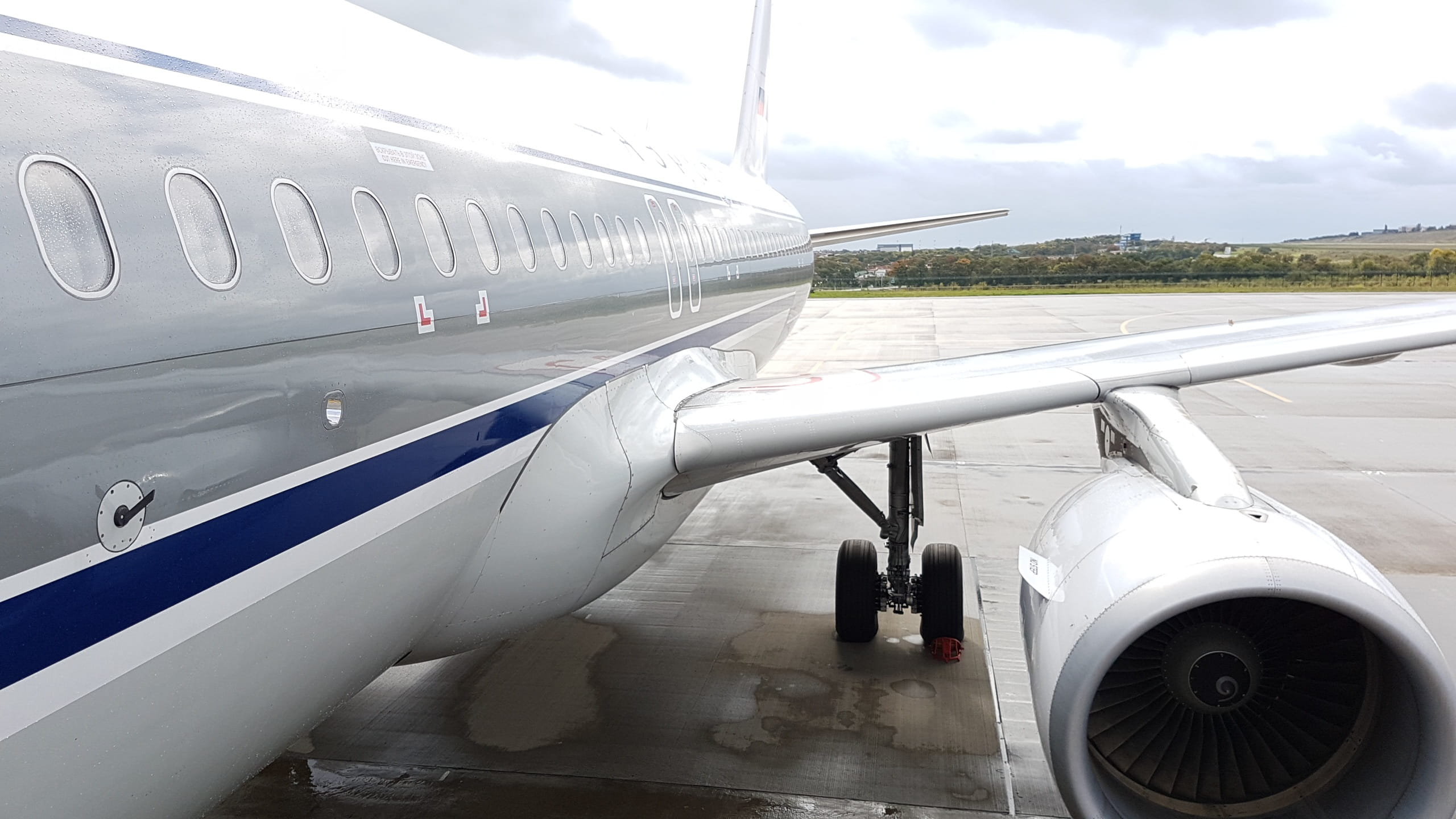 engine, cockpit, window, Wing, jet - Band, travel, Airport, Aircraft, corporate Jet, airplane, mode of Transport, day, cloud - sky, flying, arrival, leaving, HD Wallpaper