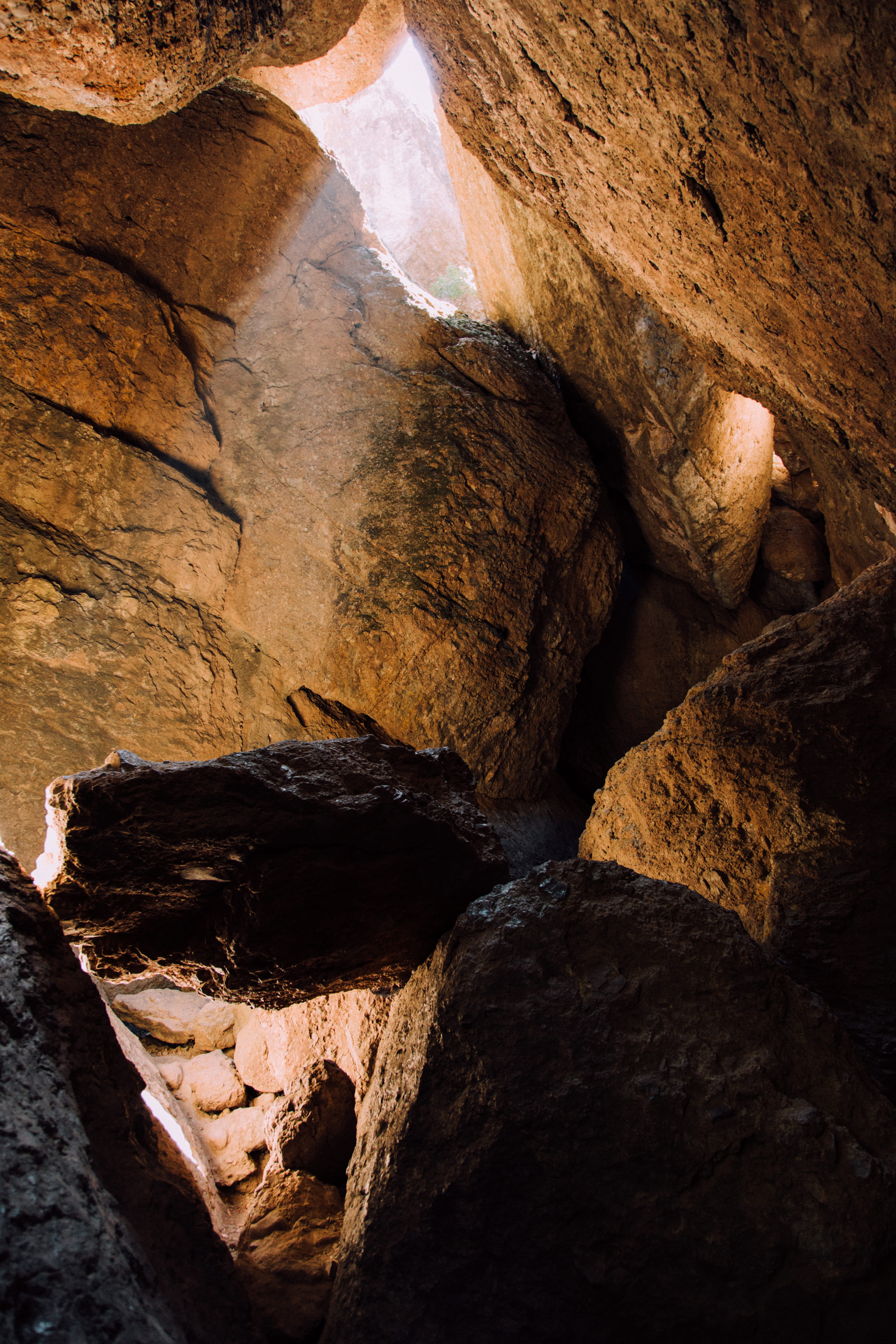 united states, non-urban scene, light, rock, solid, paicines, day, balconies caves, national park, no people, geology, balconies cave trail, america, lightbeam, Phone HD Wallpaper