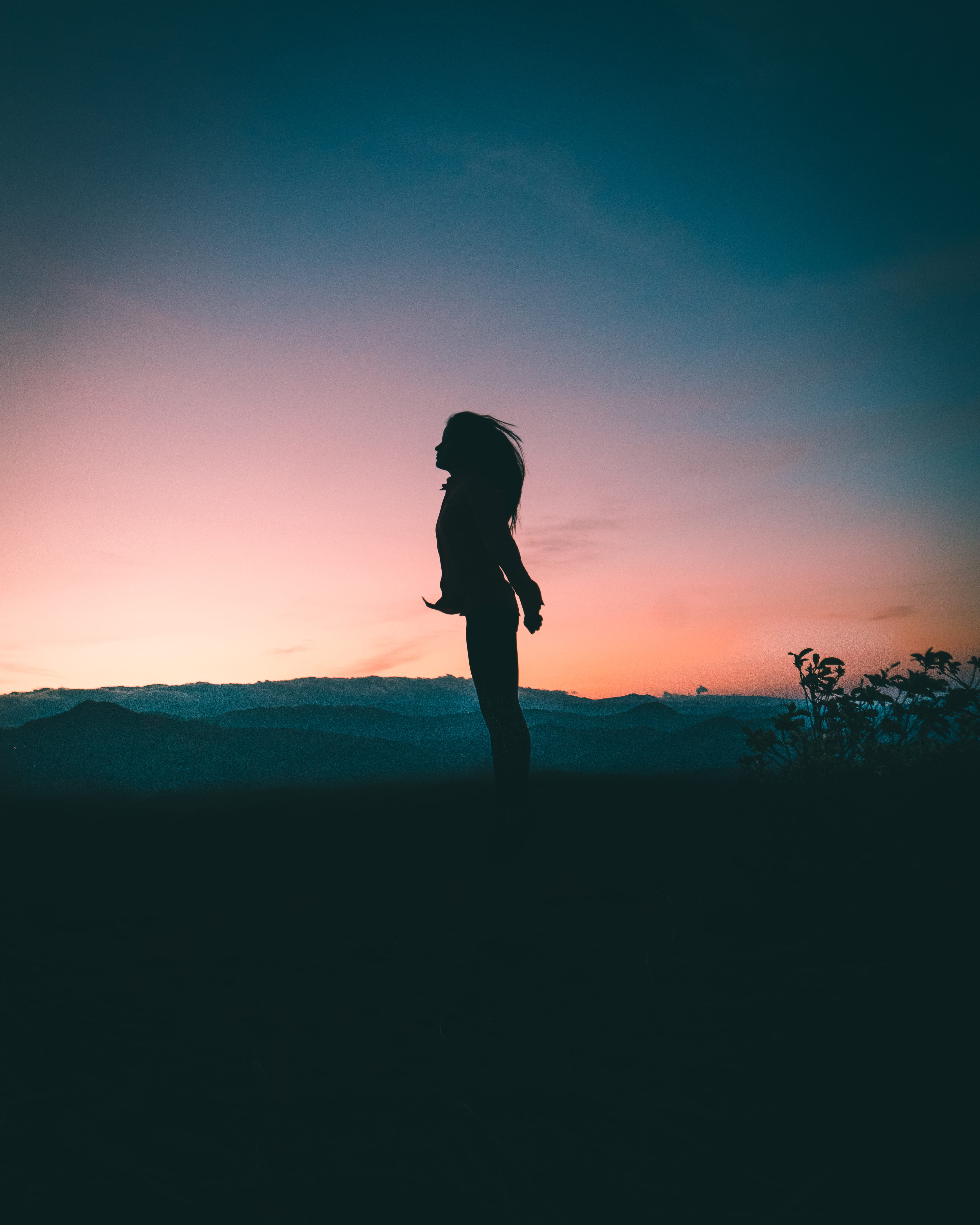 soul, tranquil scene, leisure activity, nature, layer, full length, mountain, sunset, standing, women, woman, jump, 4K, spirit, capa, human, tranquility, Phone HD Wallpaper