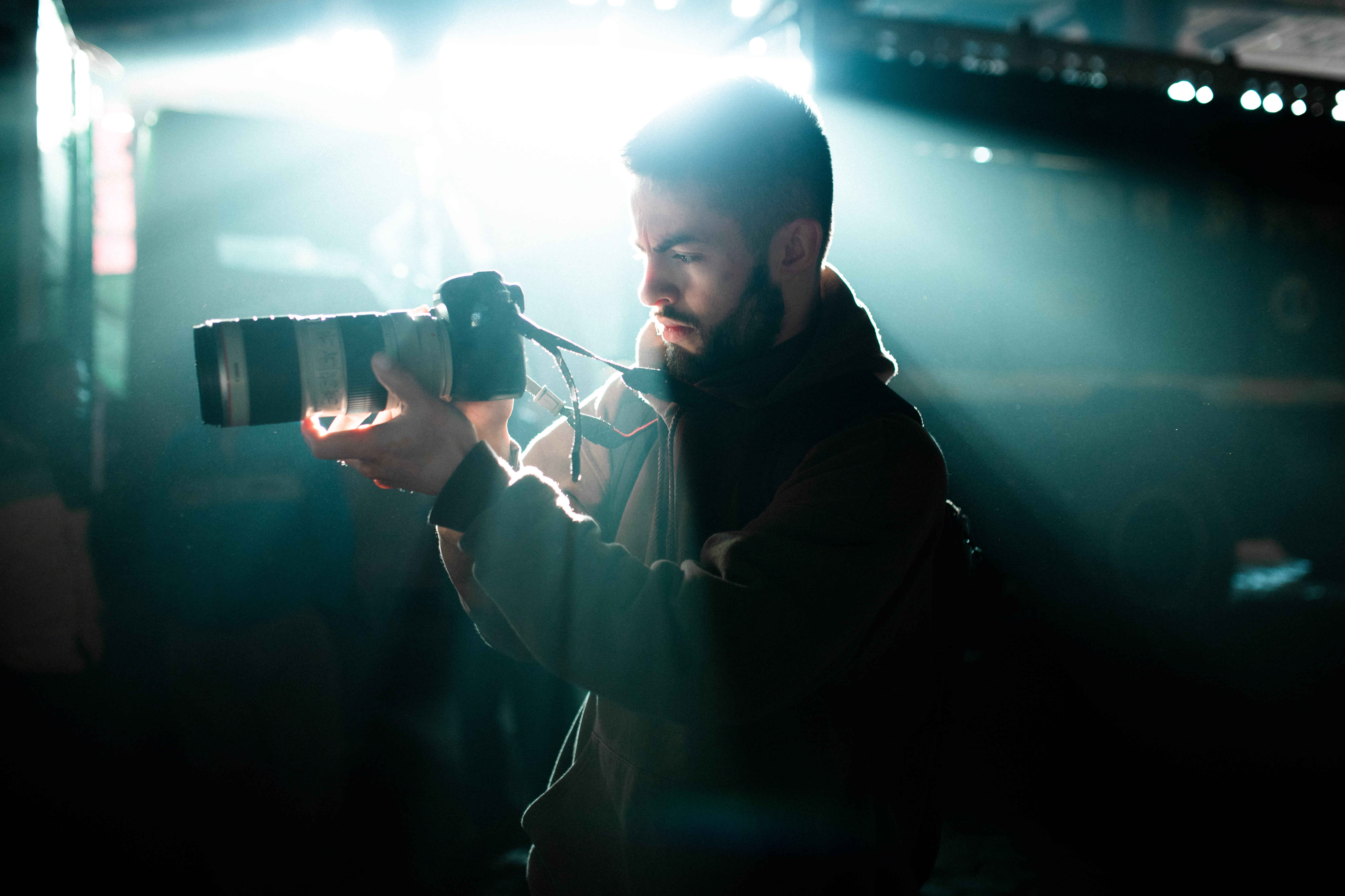 stage, canon, musician, people, occupation, photo, camera - photographic equipment, art, technology, kolkata, zoom, photography themes, waist up, indoors, HD Wallpaper