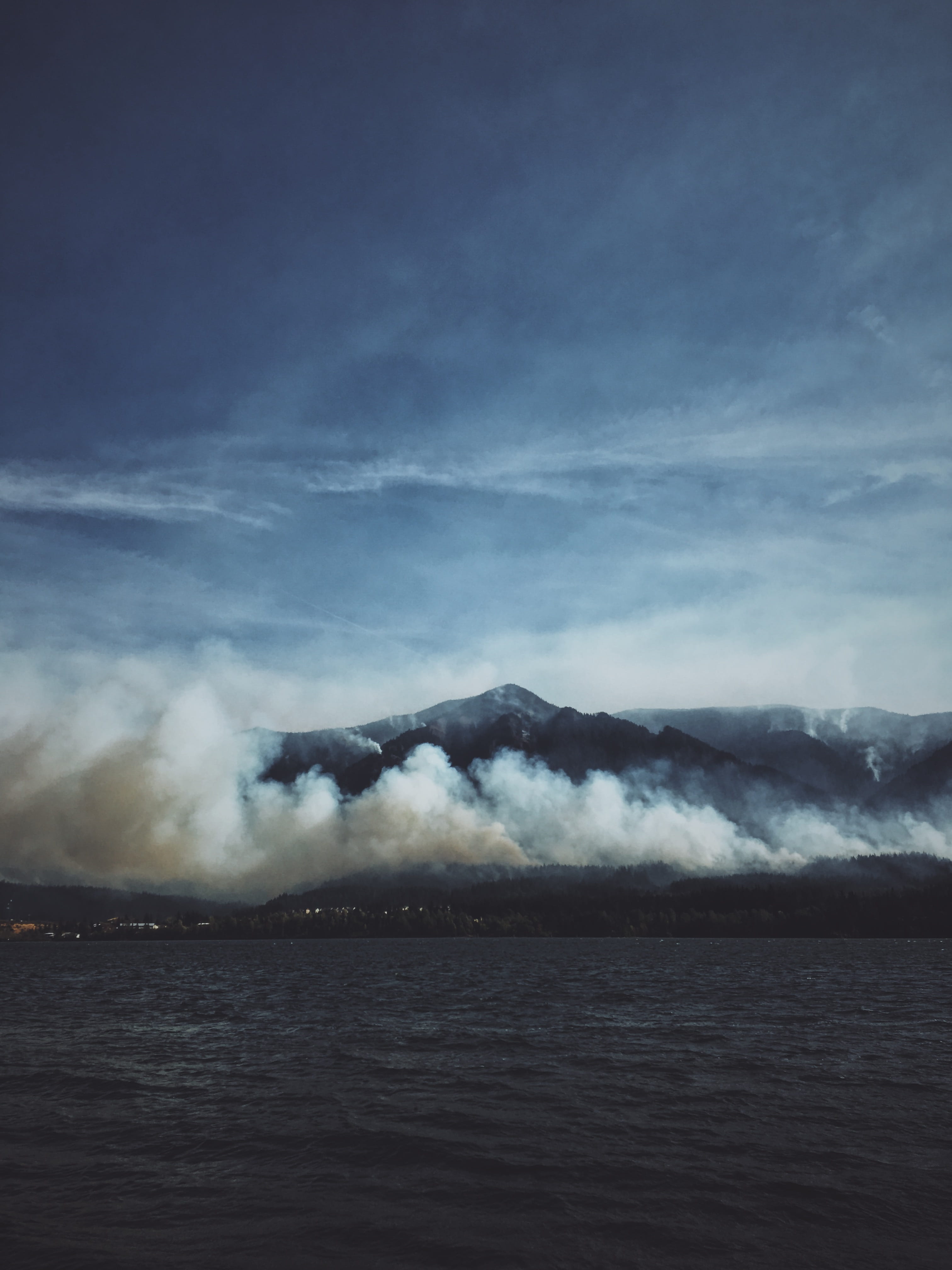 foggy, no people, pollution, emitting, oregon, united states, wildfire, power in nature, outdoors, mountain, industry, environment, ocean, horizon, water, Phone HD Wallpaper
