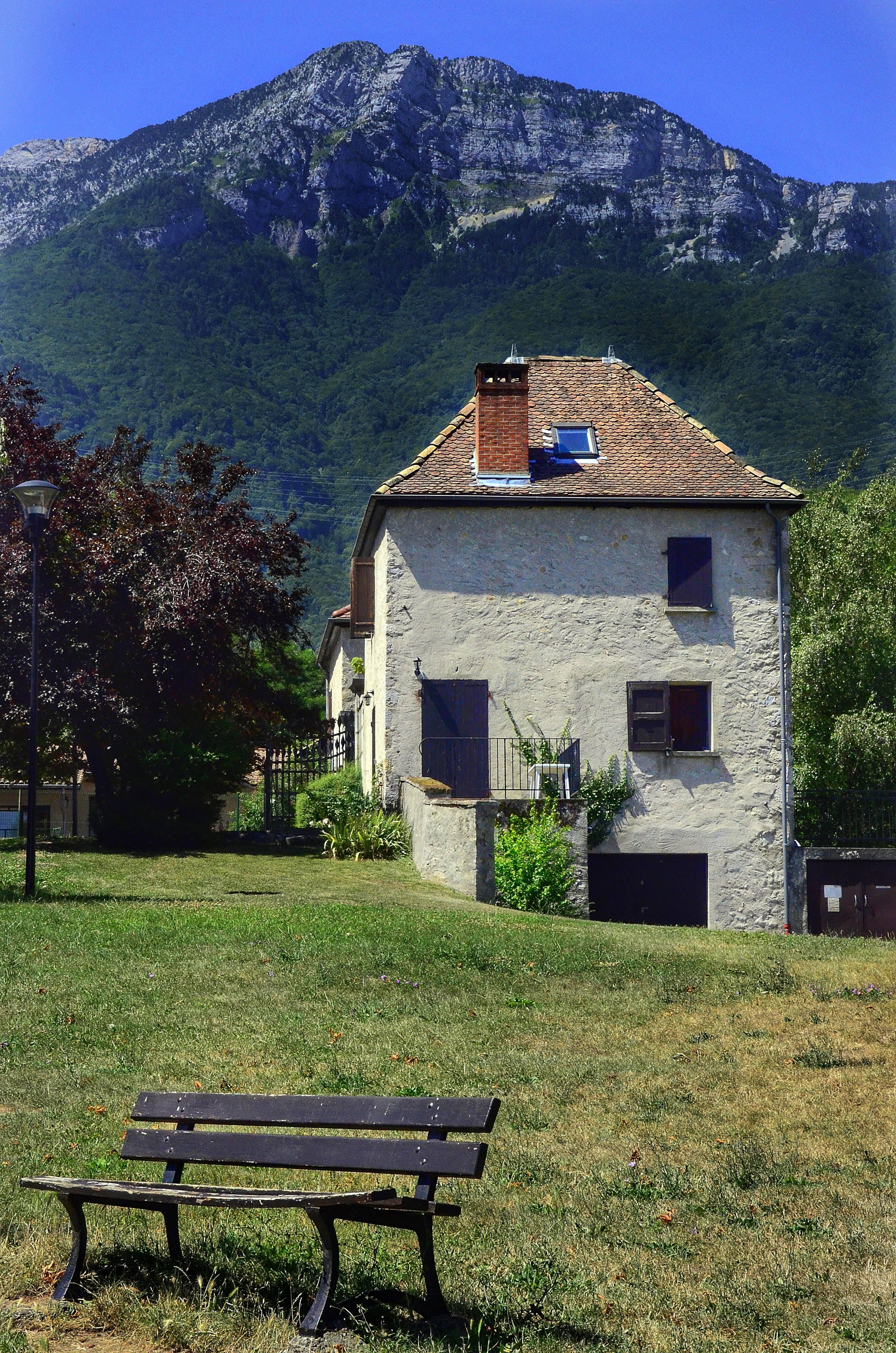 plant, land, mountain, french, garden, nature, sunlight, building, house, 4K, tree, bench, countryside, seat, day, landscape, built structure, outdoors, Phone HD Wallpaper
