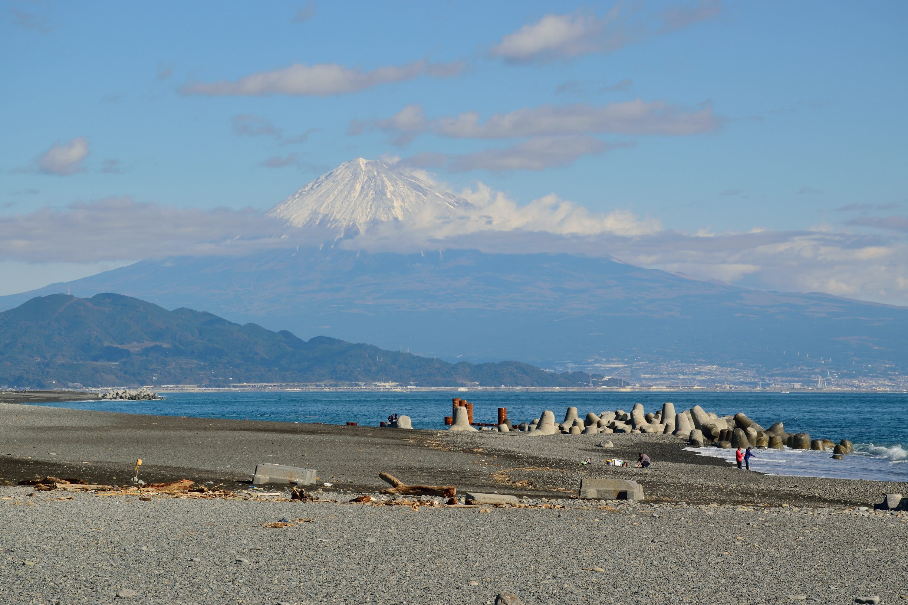 day, lifestyles, tranquility, cape, mountain, nature, water, outdoors, shizuoka, beach, incidental people, japan, sea, hills, 2K, fuji, sand, beauty in nature, HD Wallpaper