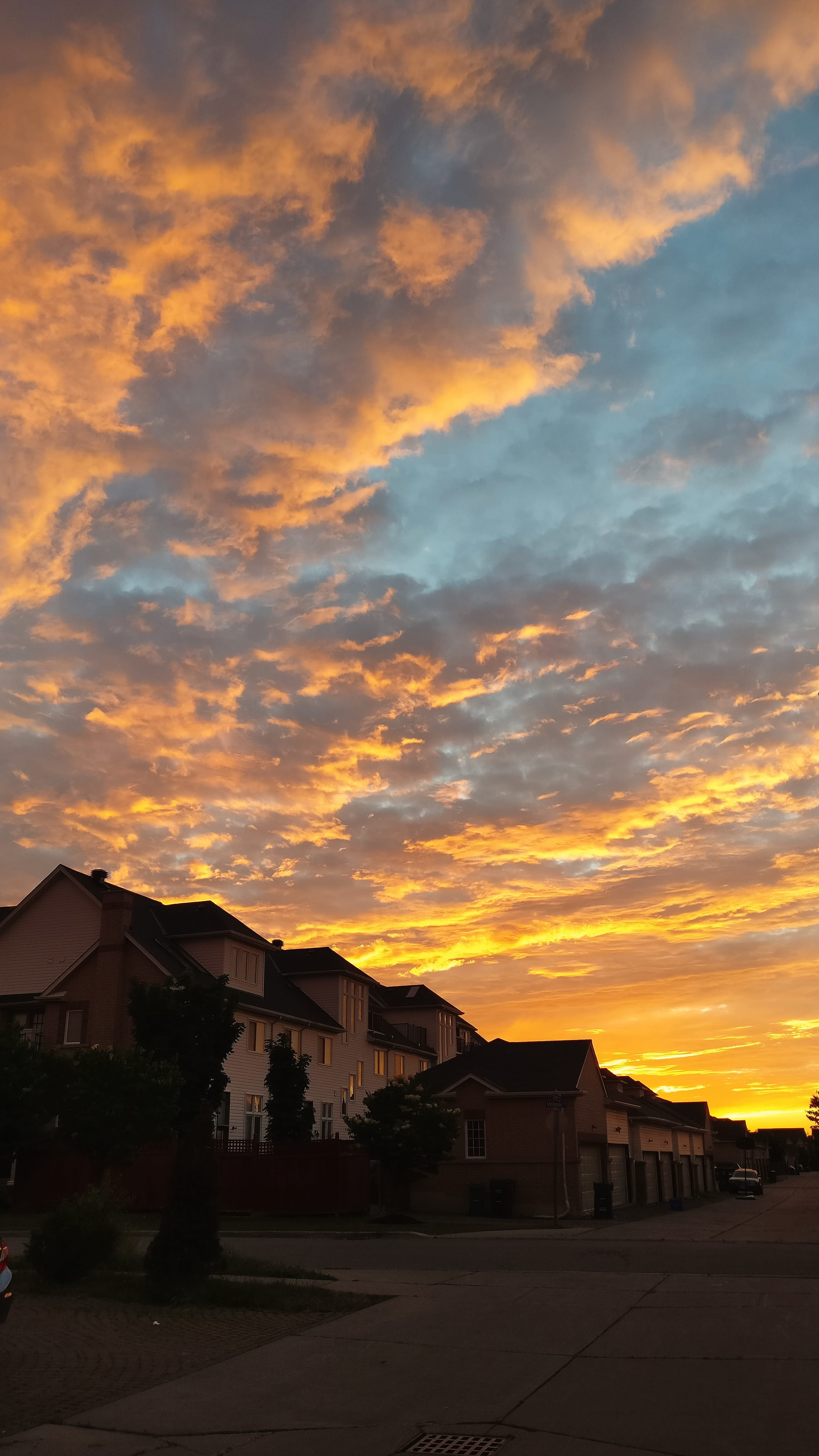 colors, beauty in nature, hq, clouds, cloud formation, orange color, sky, building, 4K, residential district,, architecture, Phone HD Wallpaper