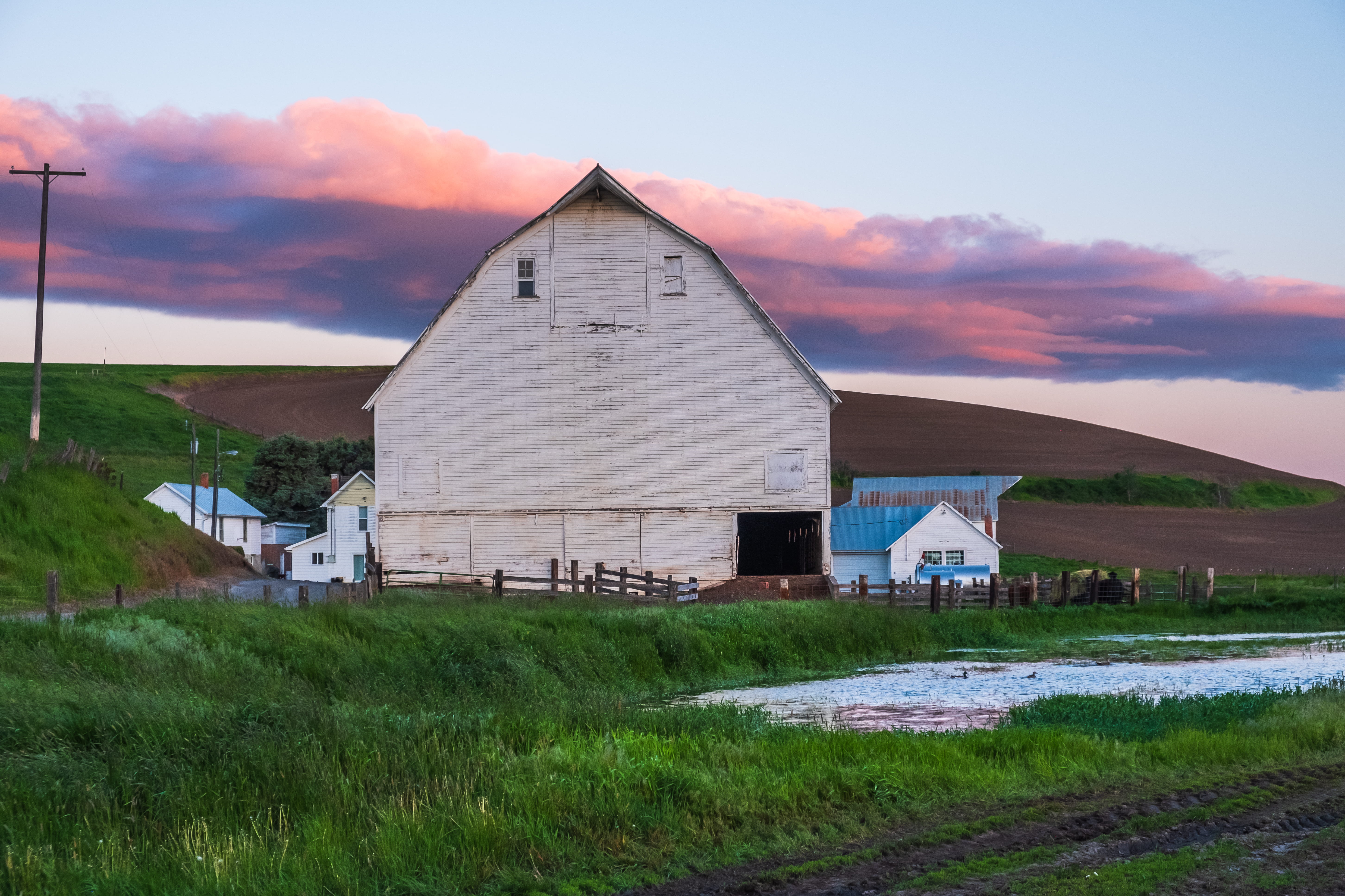 field, sunset, agricultural building, place of worship, 5K, the palouse, architecture, building exterior, agriculture, no people, building, land, sky, HD Wallpaper