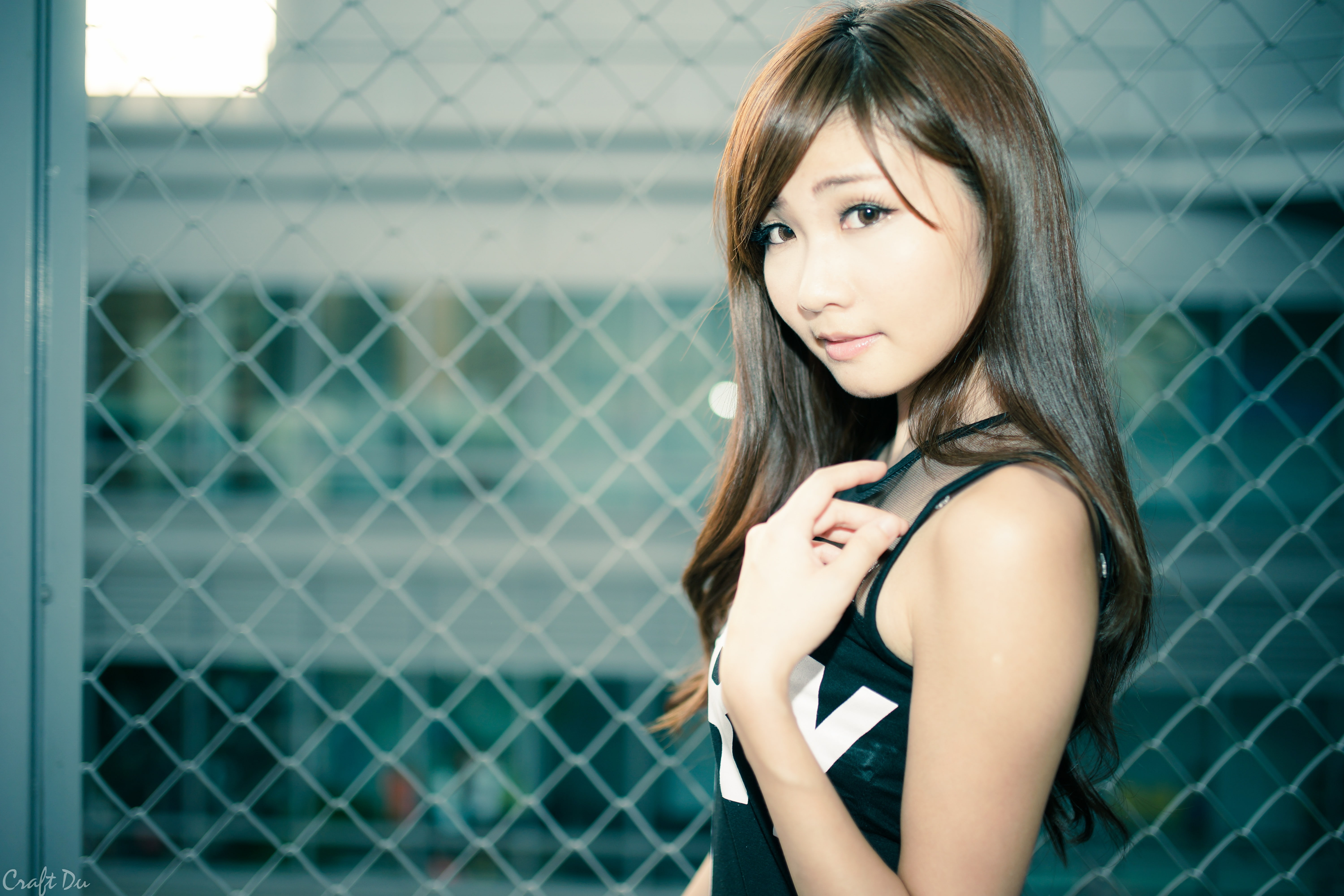 Zhang Ya Zhu, brunette, women, fence, fashion, hair, portrait, sleeveless, looking at camera, Asian, focus on foreground, contemplation, hairstyle, lifestyles, HD Wallpaper
