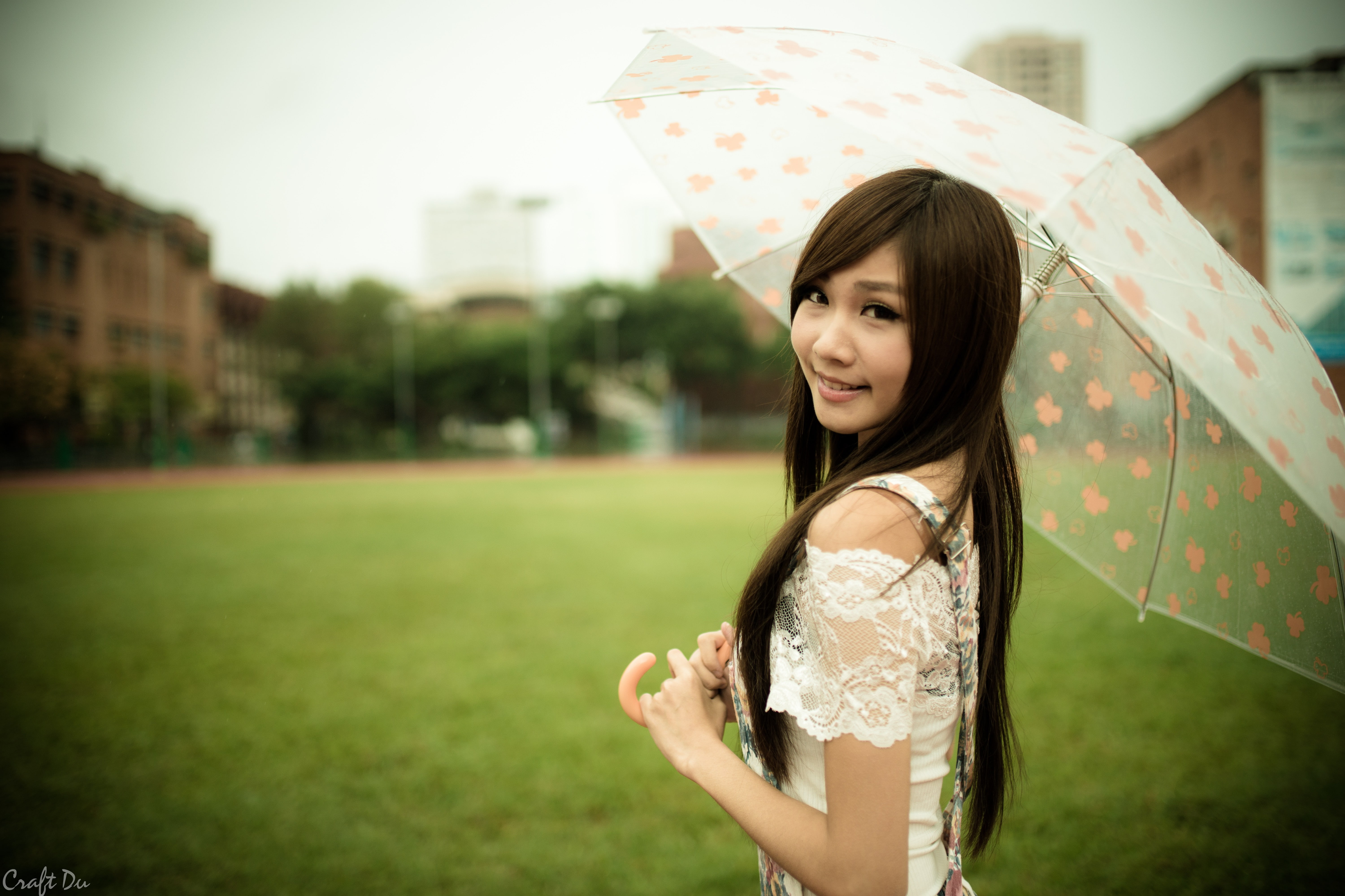 5K, long hair, brunette, women, Zhang Ya Zhu, Asian, umbrella, smiling, looking at viewer, brown eyes, HD Wallpaper
