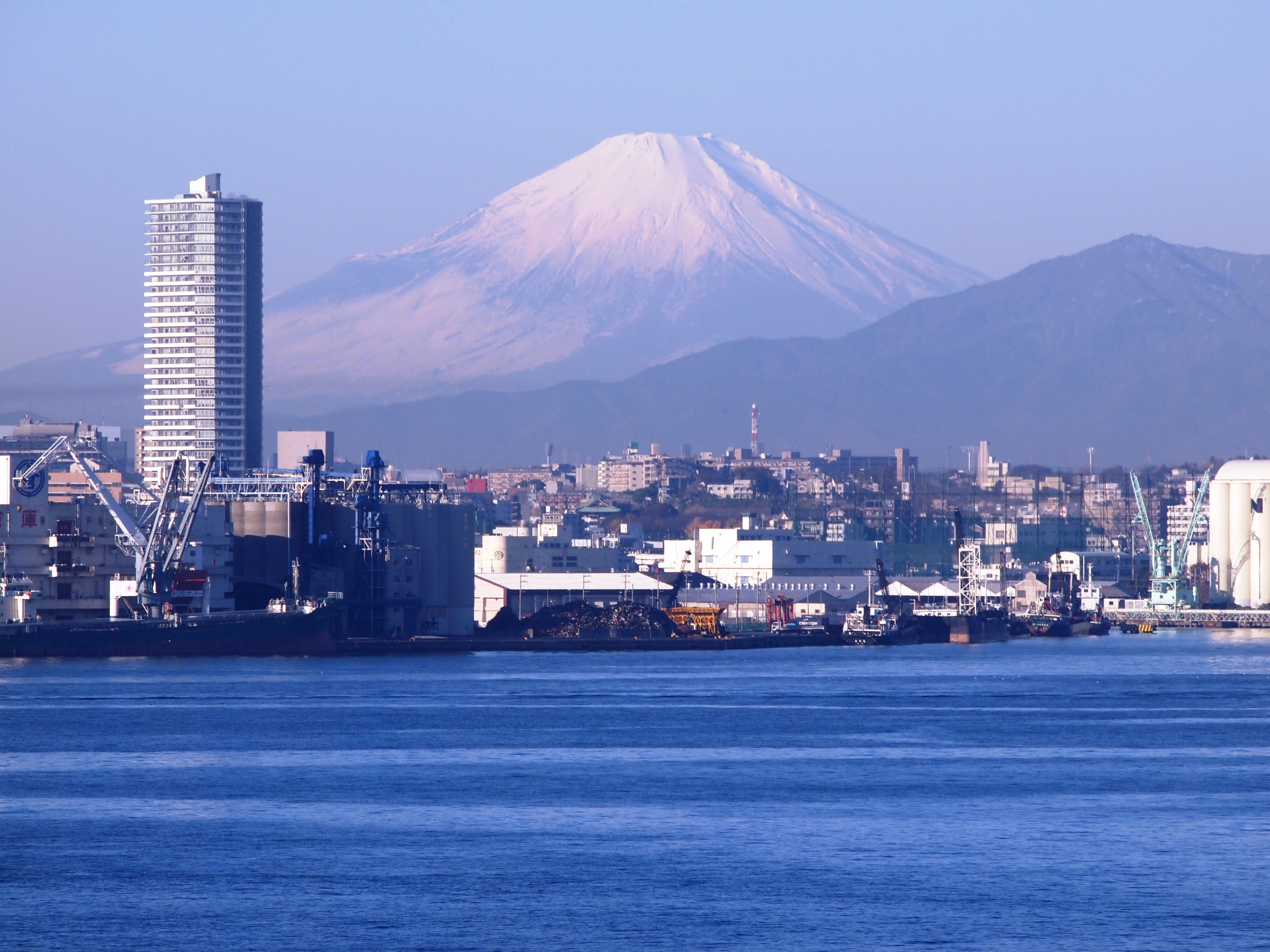 architecture, high rise building, cityscape, the bay bridge, transportation, mountain peak, outdoors, city, building exterior, Bay Bridge, volcano, Yokohama, HD Wallpaper
