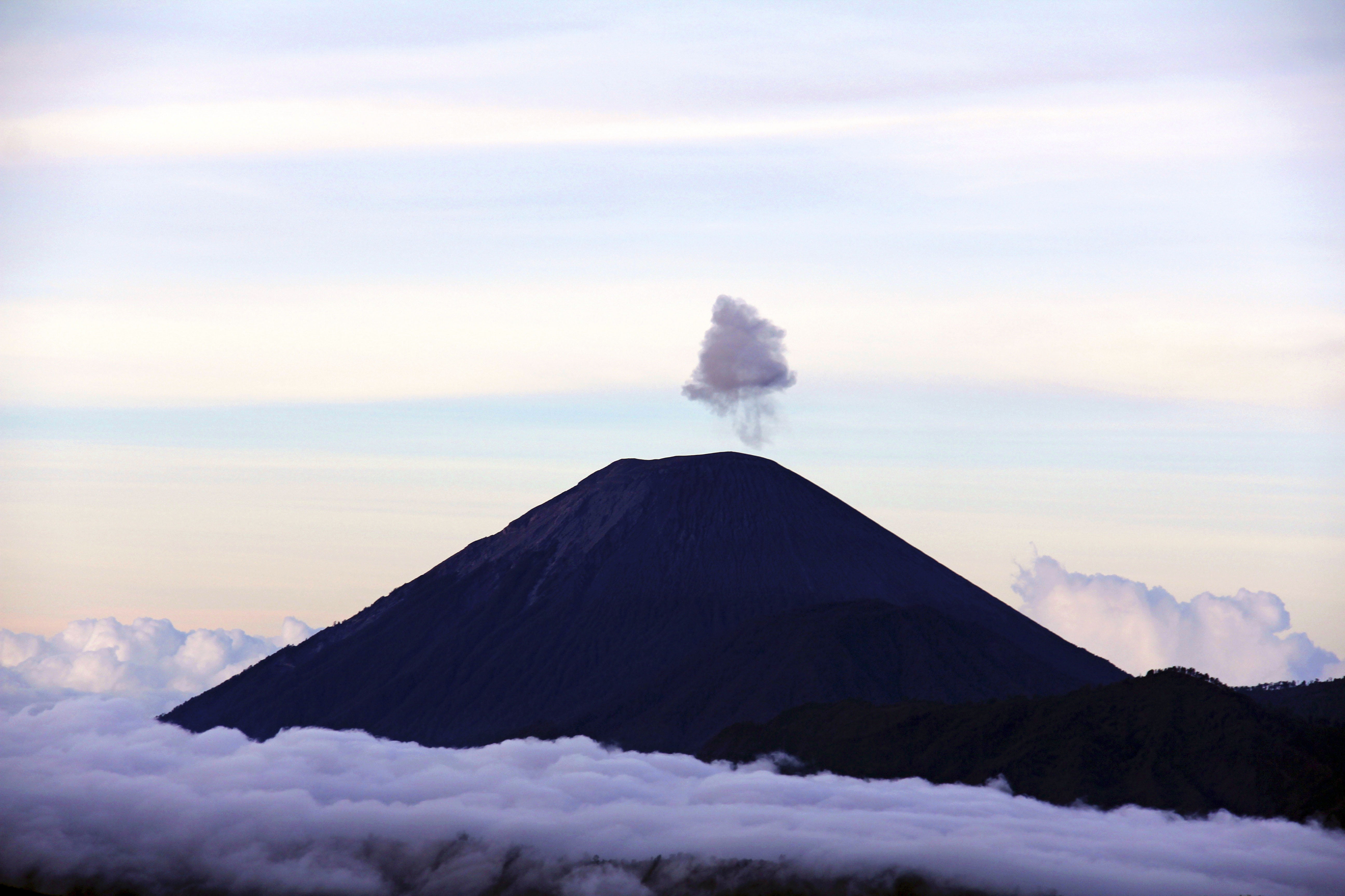 no people, outdoors, volcano, mountain peak, emitting, sky, clouds, smoke - physical structure, adventure, cloud - sky, landscape, erupting, daytime, snow, HD Wallpaper