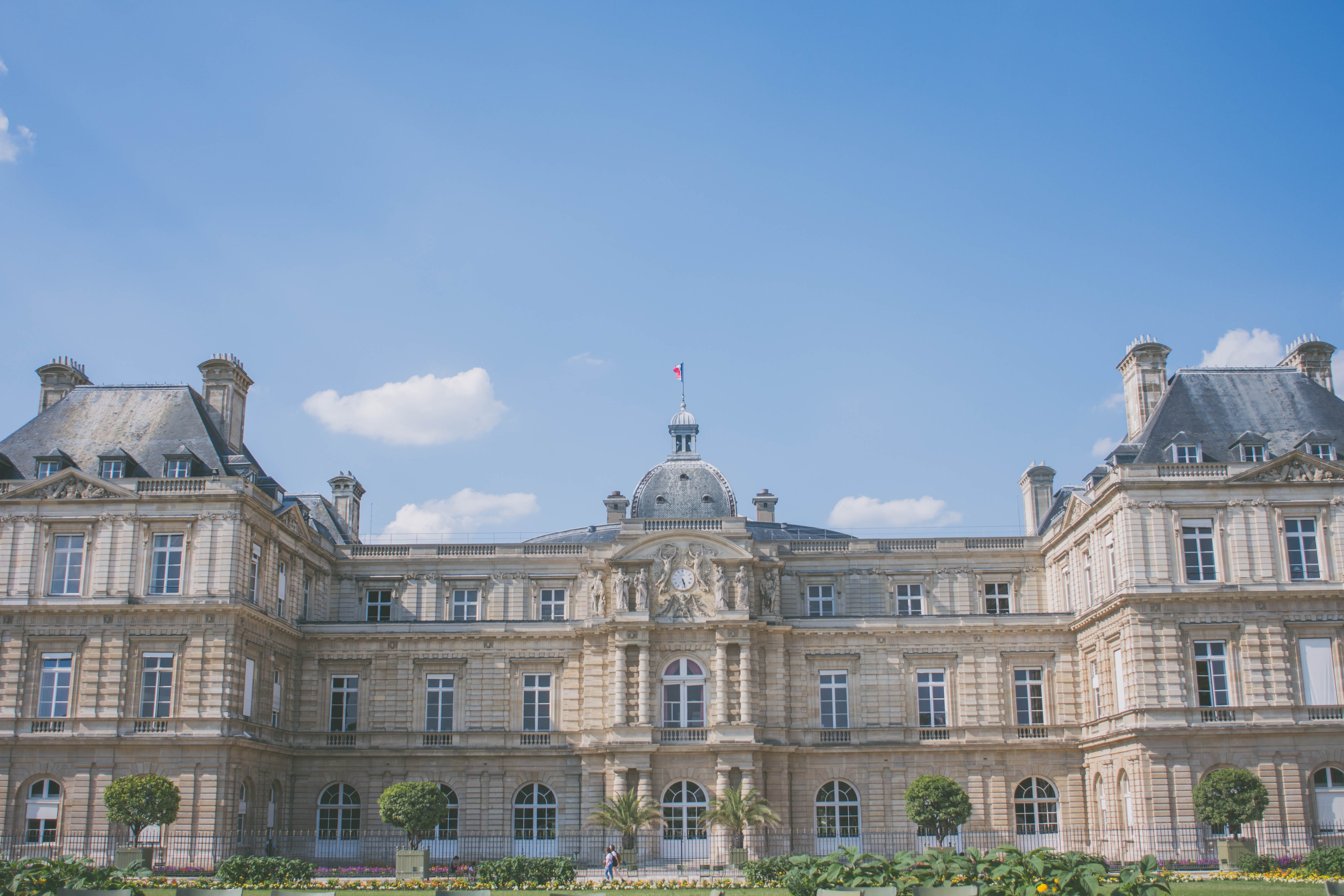 campus, office building, patio, person, parliament, history, outdoors, college, town, housing, city, the past, sky, 5K, castle, urban, france, building exterior, HD Wallpaper