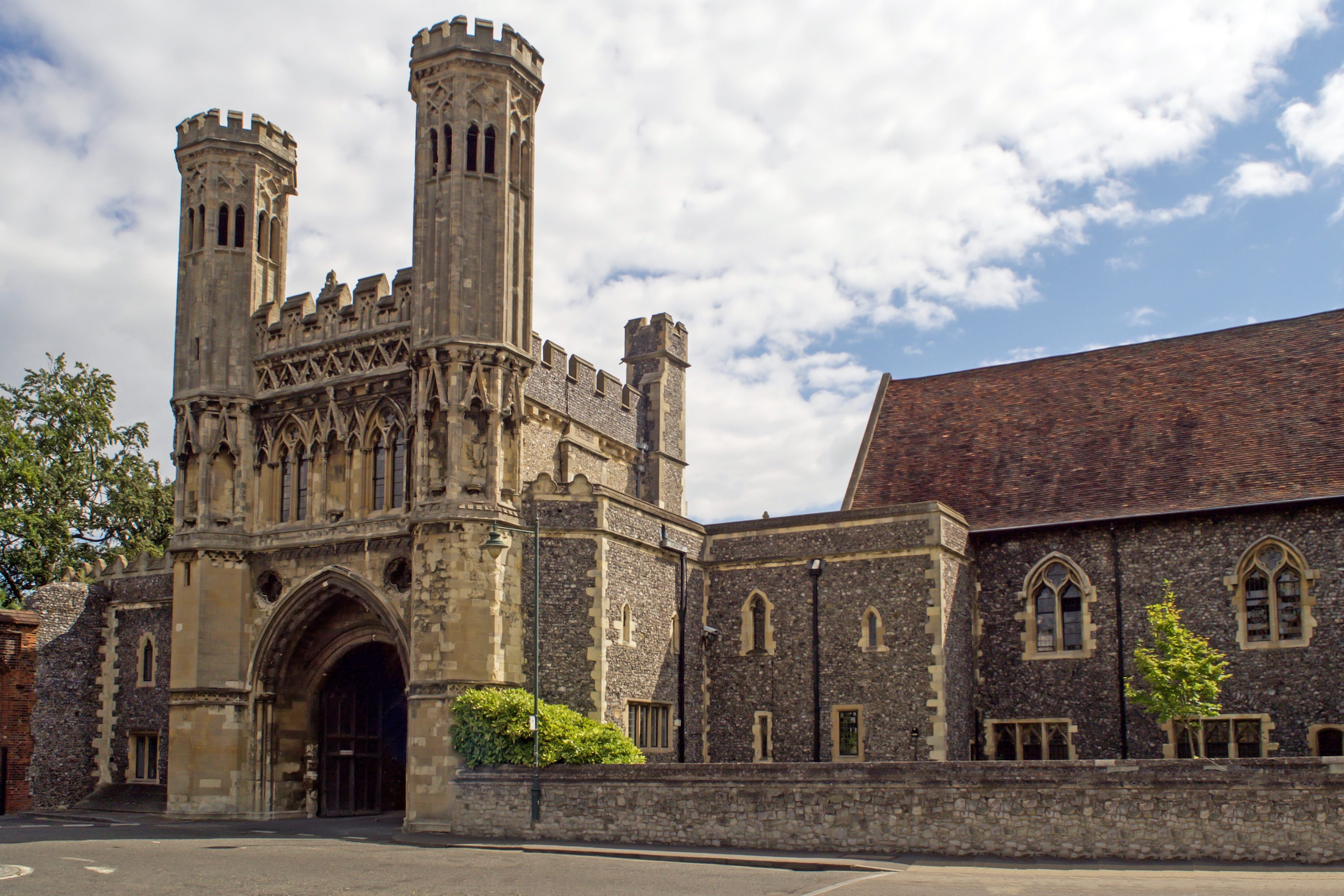 built structure, travel destinations, england, building exterior, spirituality, history, place of worship, courtyard, united kingdom, world heritage, day, HD Wallpaper
