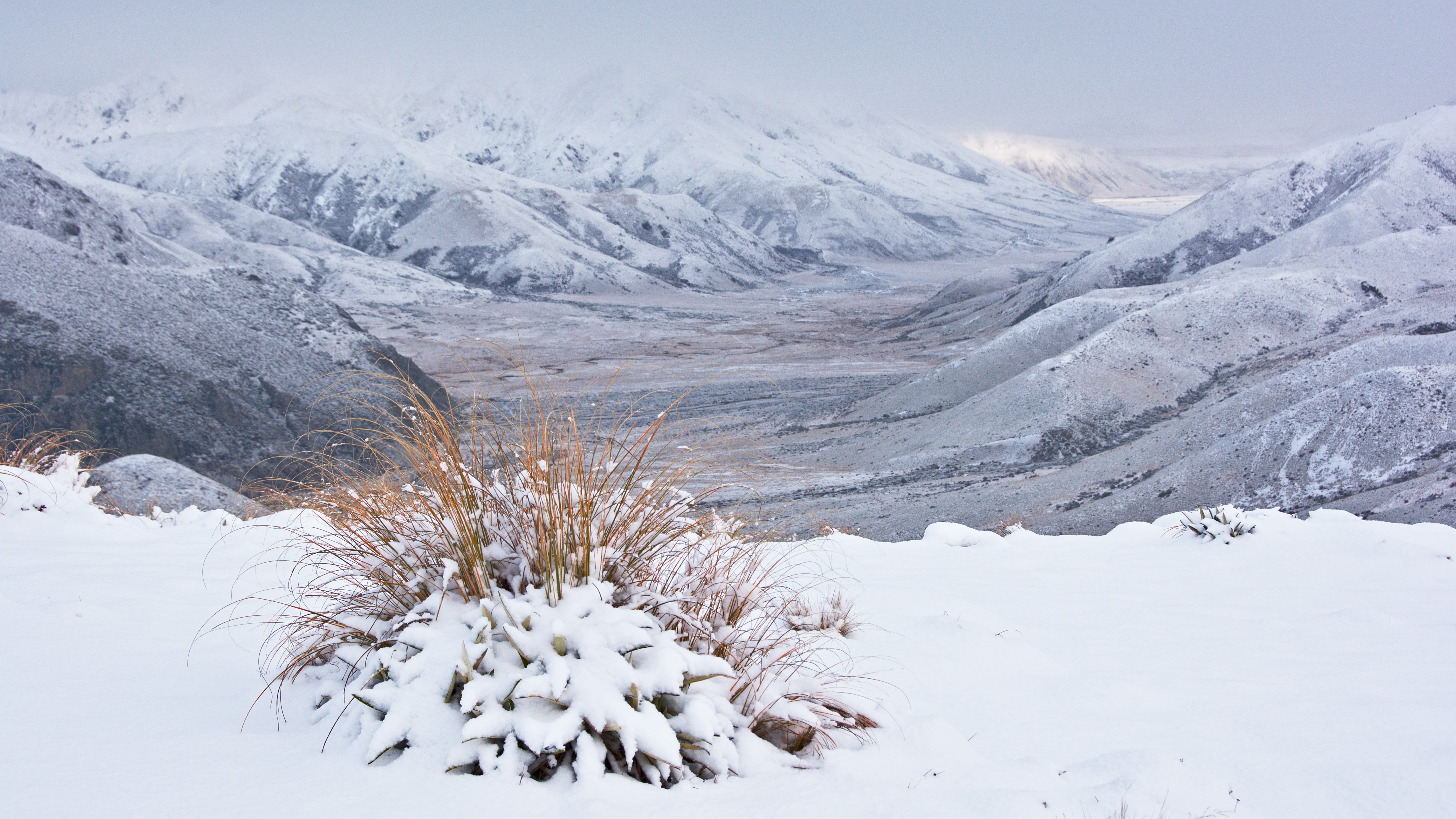 nature, winter, outdoors, 5K, no people, mountain, stour valley, clump, mountains, white color, gloomy, day, miners track, mount somers, canterbury, clouds, HD Wallpaper