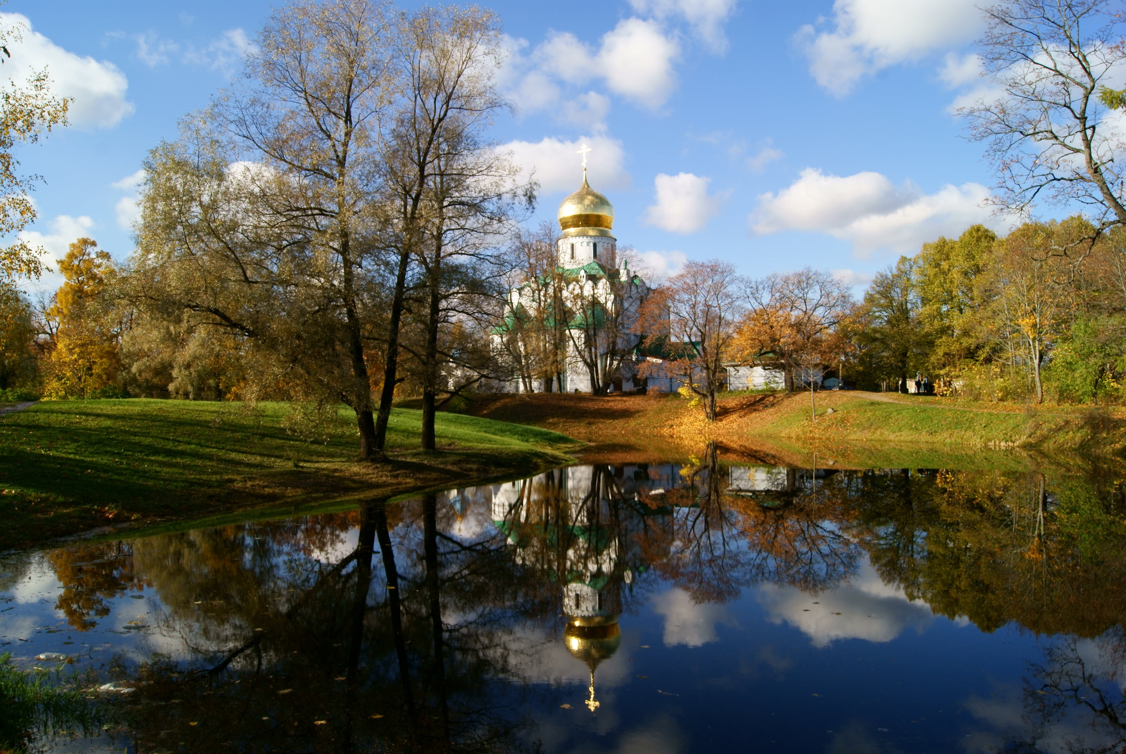 beauty in nature, 4K, park - Man Made Space, tree, day, reflection, leaf, russia, building, blue, dome, green, history, church, sky, tower, nature, no people, HD Wallpaper