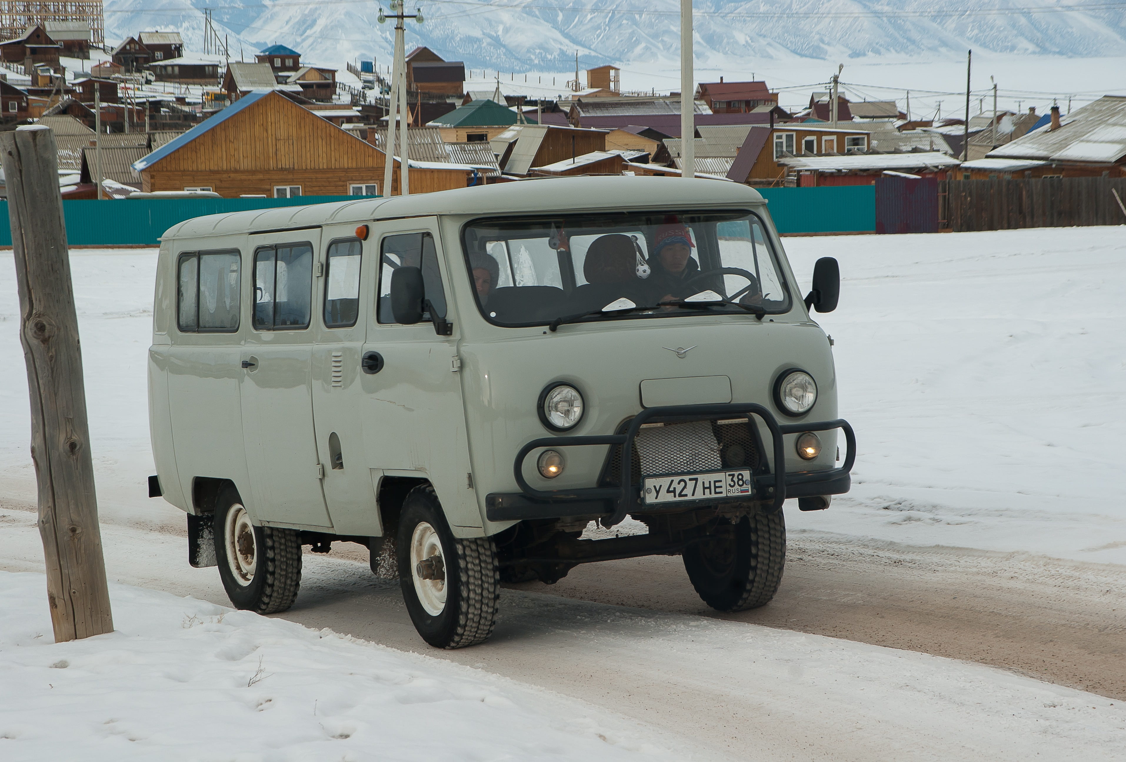 architecture, street, car, mode of transportation, vehicle, van, irkutsk, stationary, parking, snow, building exterior, winter, white color, land, day, HD Wallpaper