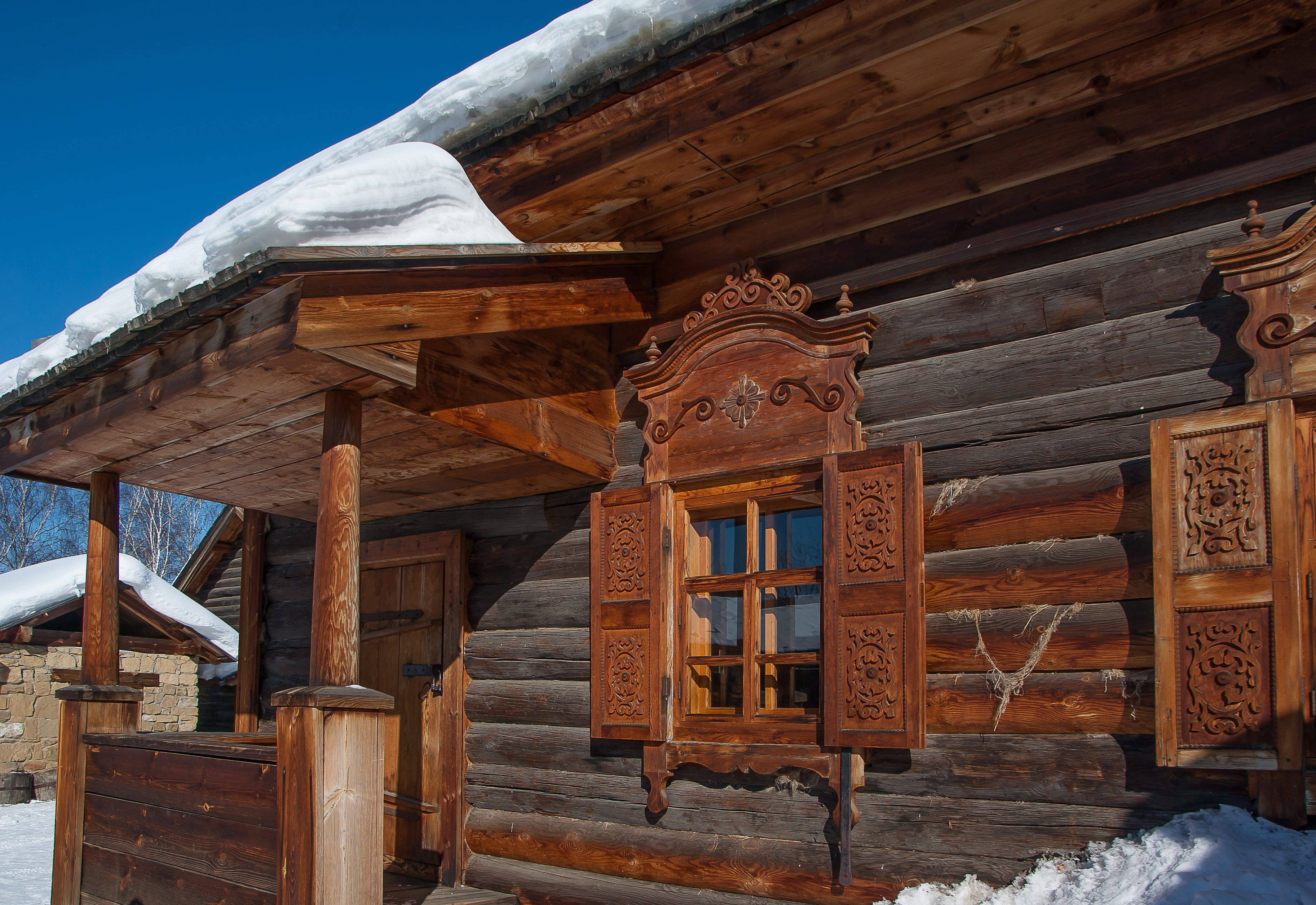 2K, logs, low angle view, nature, travel destinations, religion, siberia, building exterior, no people, snow, architectural column, place of worship, day, HD Wallpaper