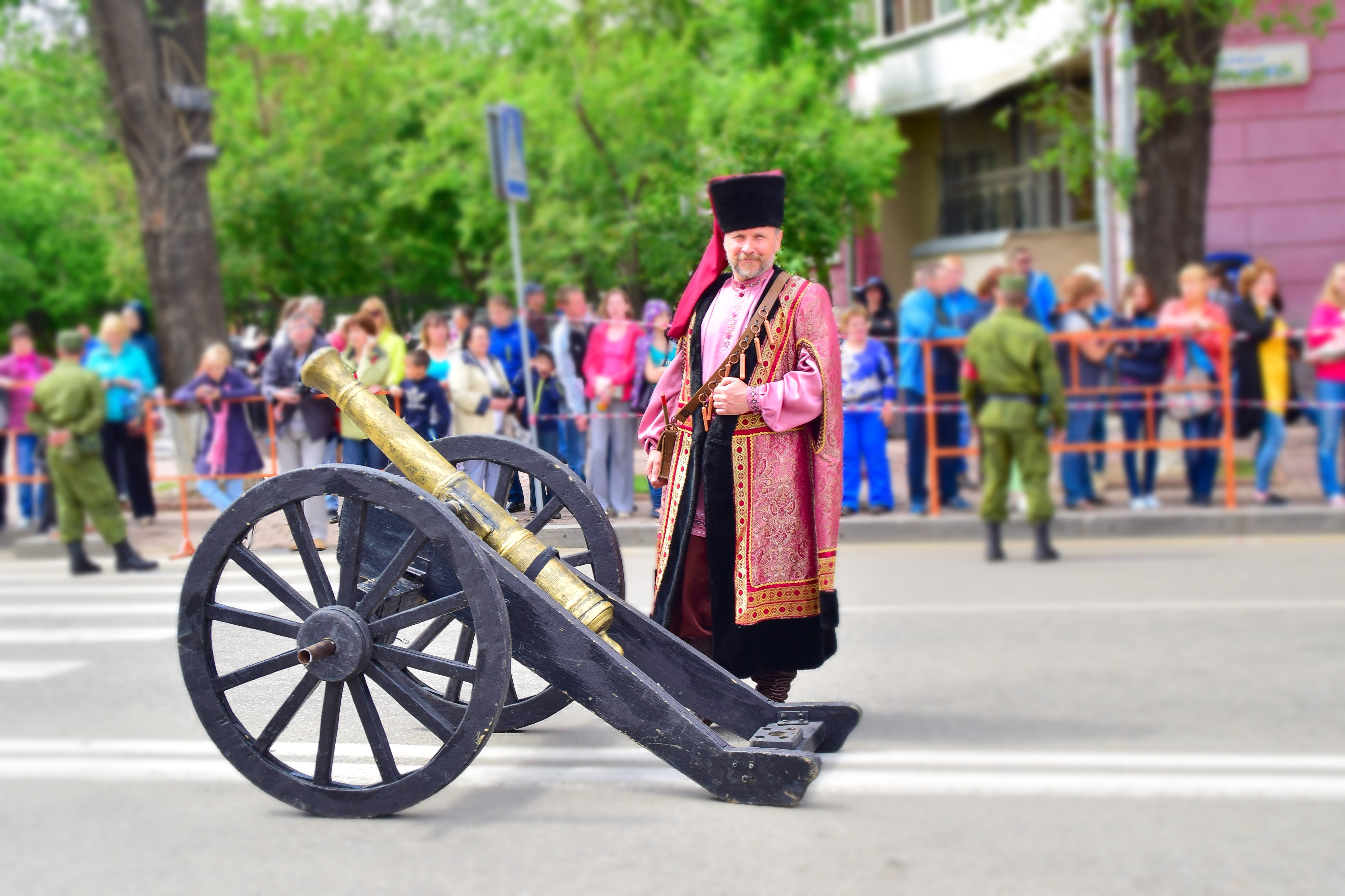 incidental people, men, clothing, wheel, mode of transportation, real people, sunlight, cart, full length, land vehicle, city, irkutsk, nature, day of the city, HD Wallpaper
