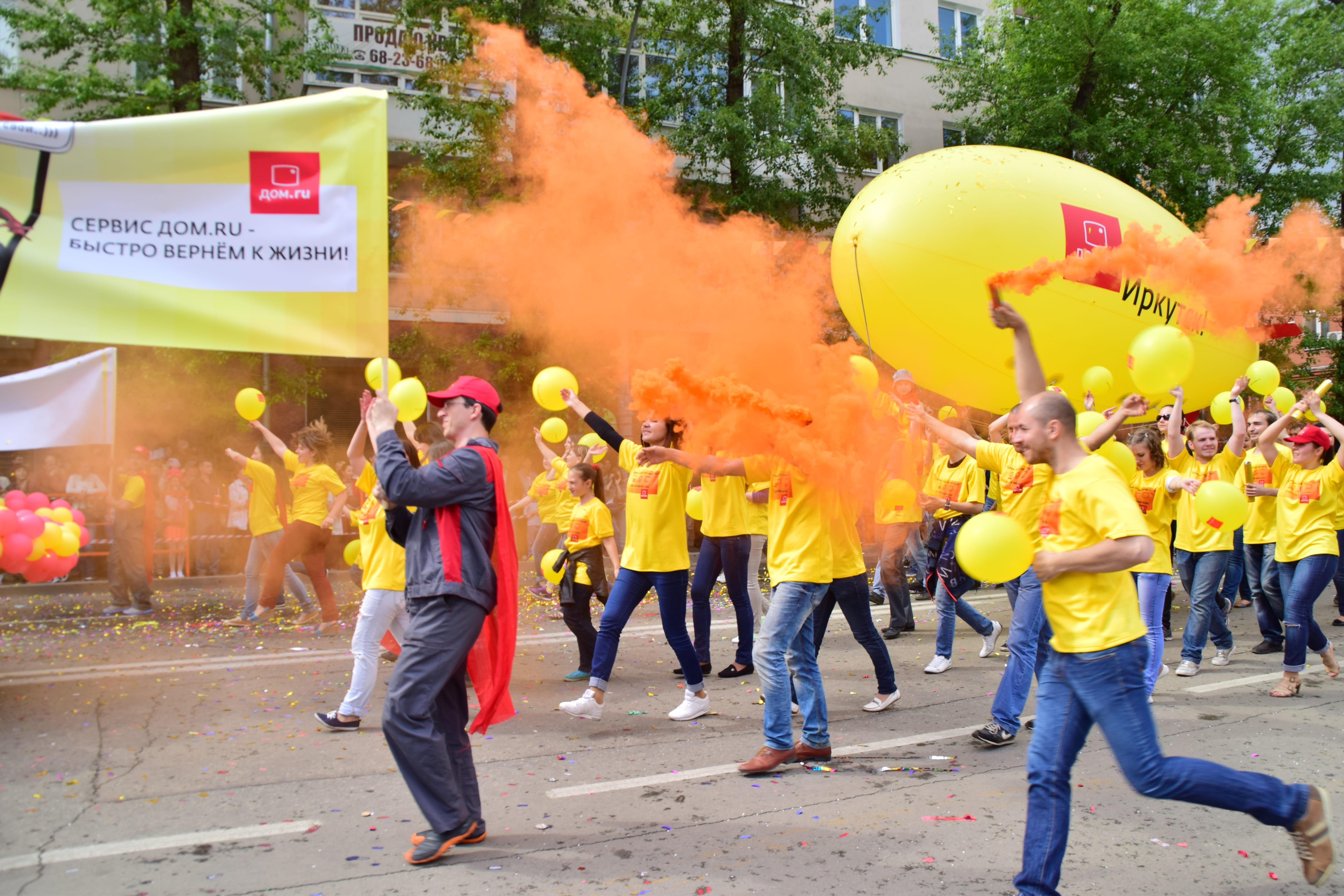 event, 5K, real people, clothing, group of people, day of the city, large group of people, crowd, walking, lifestyles, street, carnival, day, smoke - physical structure, HD Wallpaper
