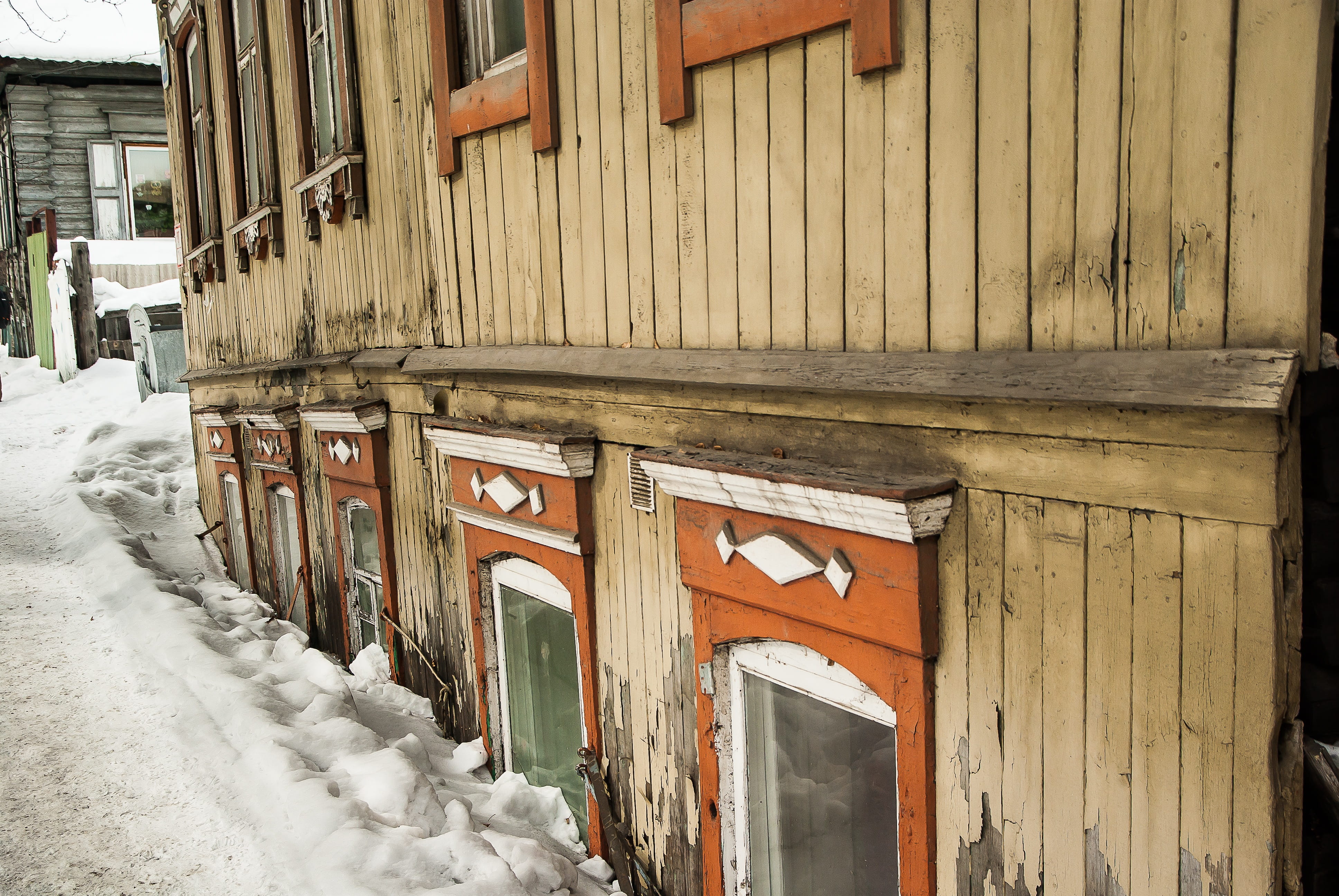 house, 4K, residential district, icicle, built structure, snow, white color, irkutsk, siberia, wood - material, city, architecture, outdoors, building exterior, HD Wallpaper