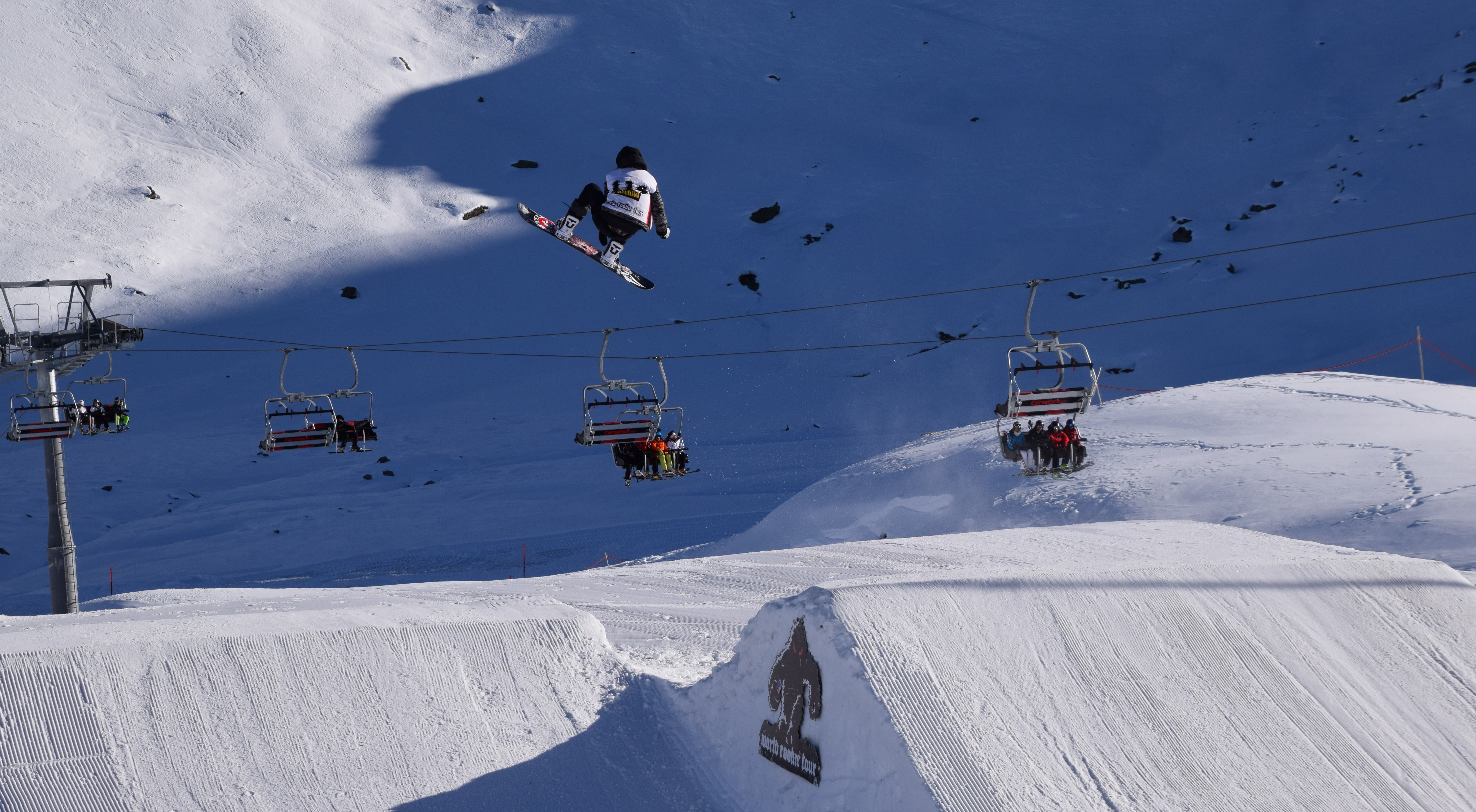 riders, ski-wear, holiday, extreme, blue, sport, style, leisure activity, day, snow park, mountain, cable car, ski resort, extreme Sports, european Alps, HD Wallpaper
