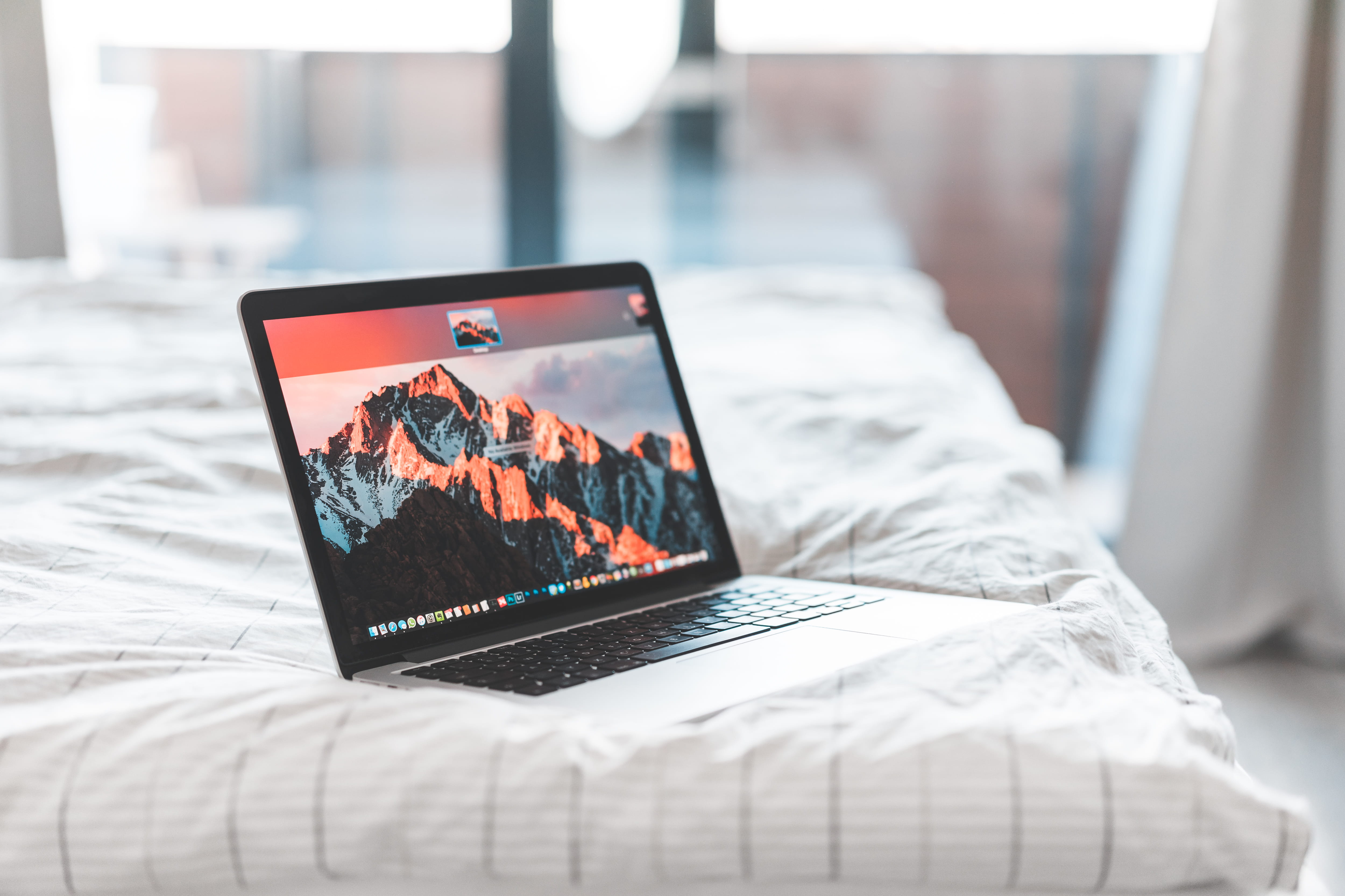 4K, cozy, bed, one person, retina display, top, laptop, selective focus, close up, hotel room, home office, portable information device, adult, display, HD Wallpaper