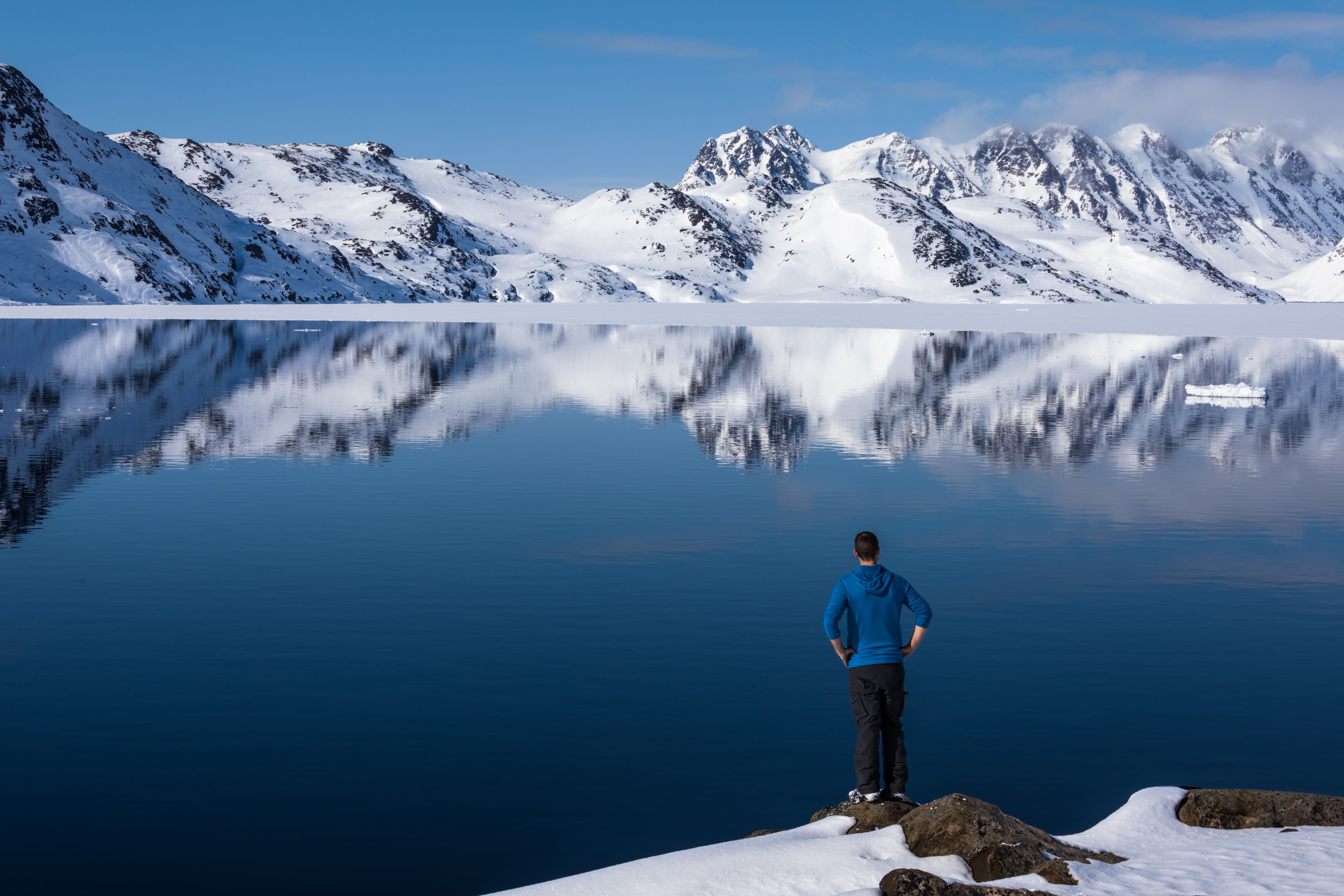 body, wearing, 5K, reflection, beautiful, water, people, GL, Grönland, black, beside, landscape, hoodie, Fjord, nature, blue, Canon  EOS  5D, mountain, HD Wallpaper