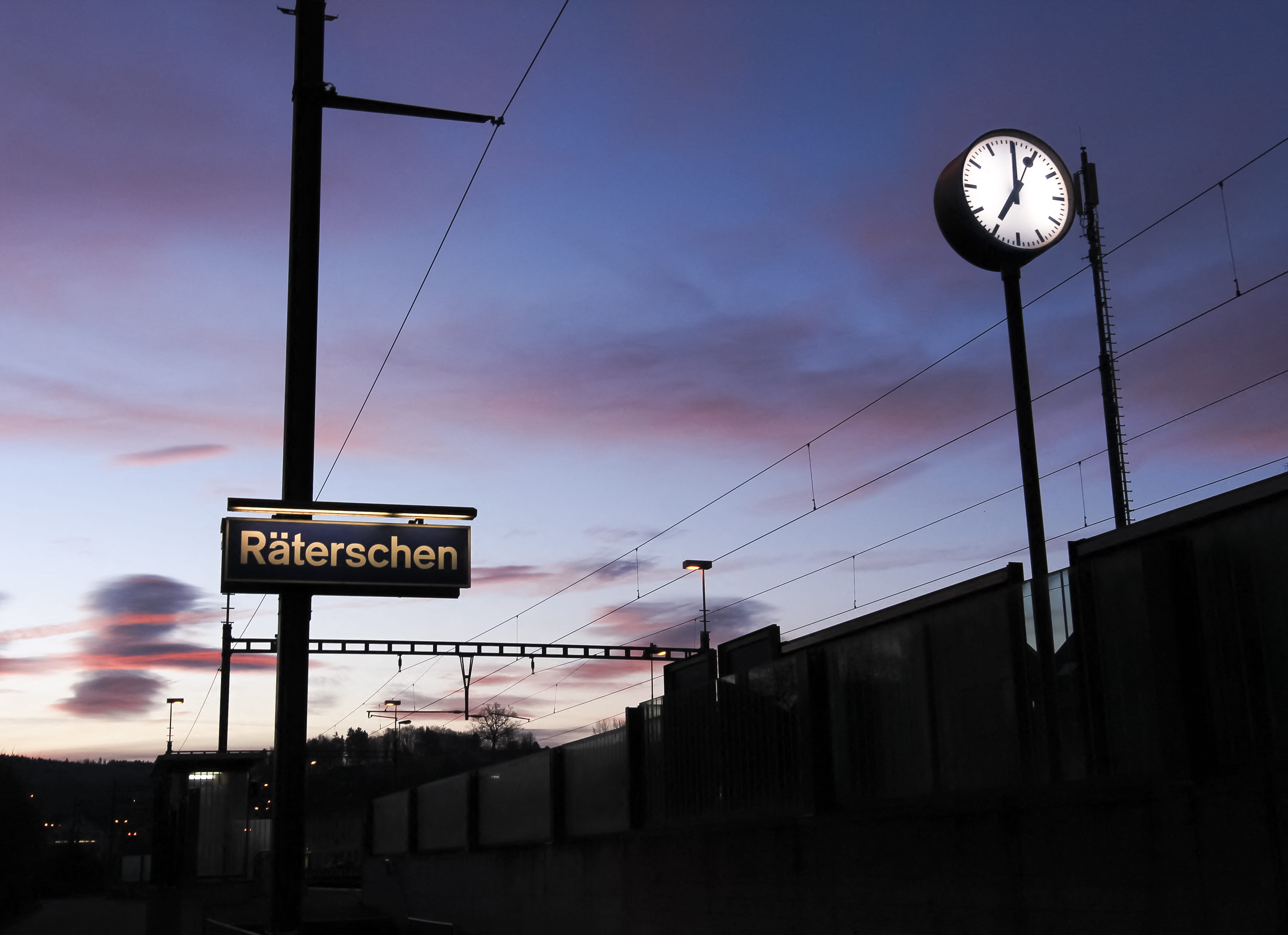 built structure, infrastructure, 4K, cable, switzerland, western script, post, clock, sonnenaufgang, time, reise, zug, sunset, low angle view, sign, raterschen, HD Wallpaper