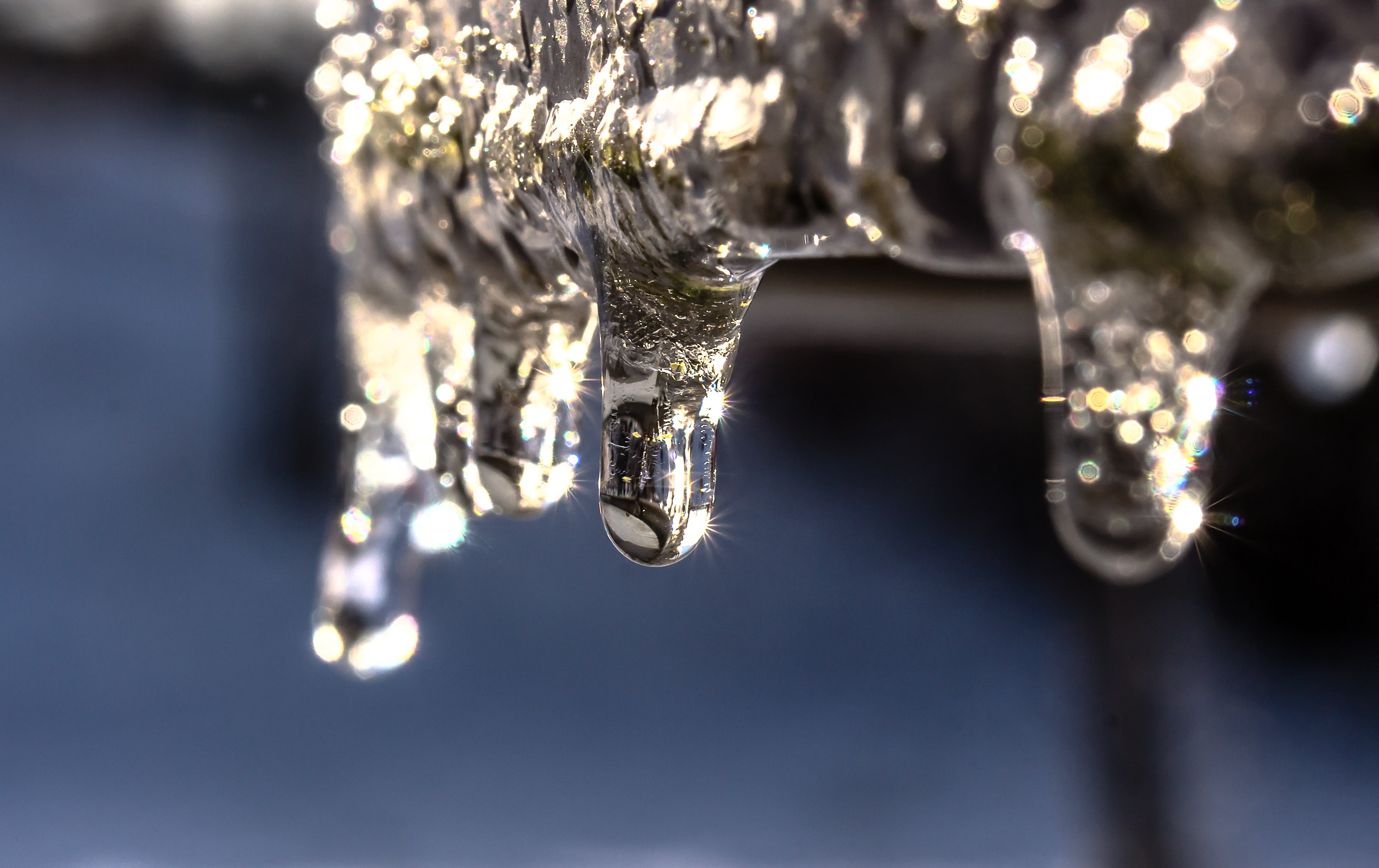 frost, frozen, selective focus, outdoors, icy, nature, reflections, hanging, focus on foreground, drip, eiskristalle, icicle, tap, iced, winter impressions, HD Wallpaper