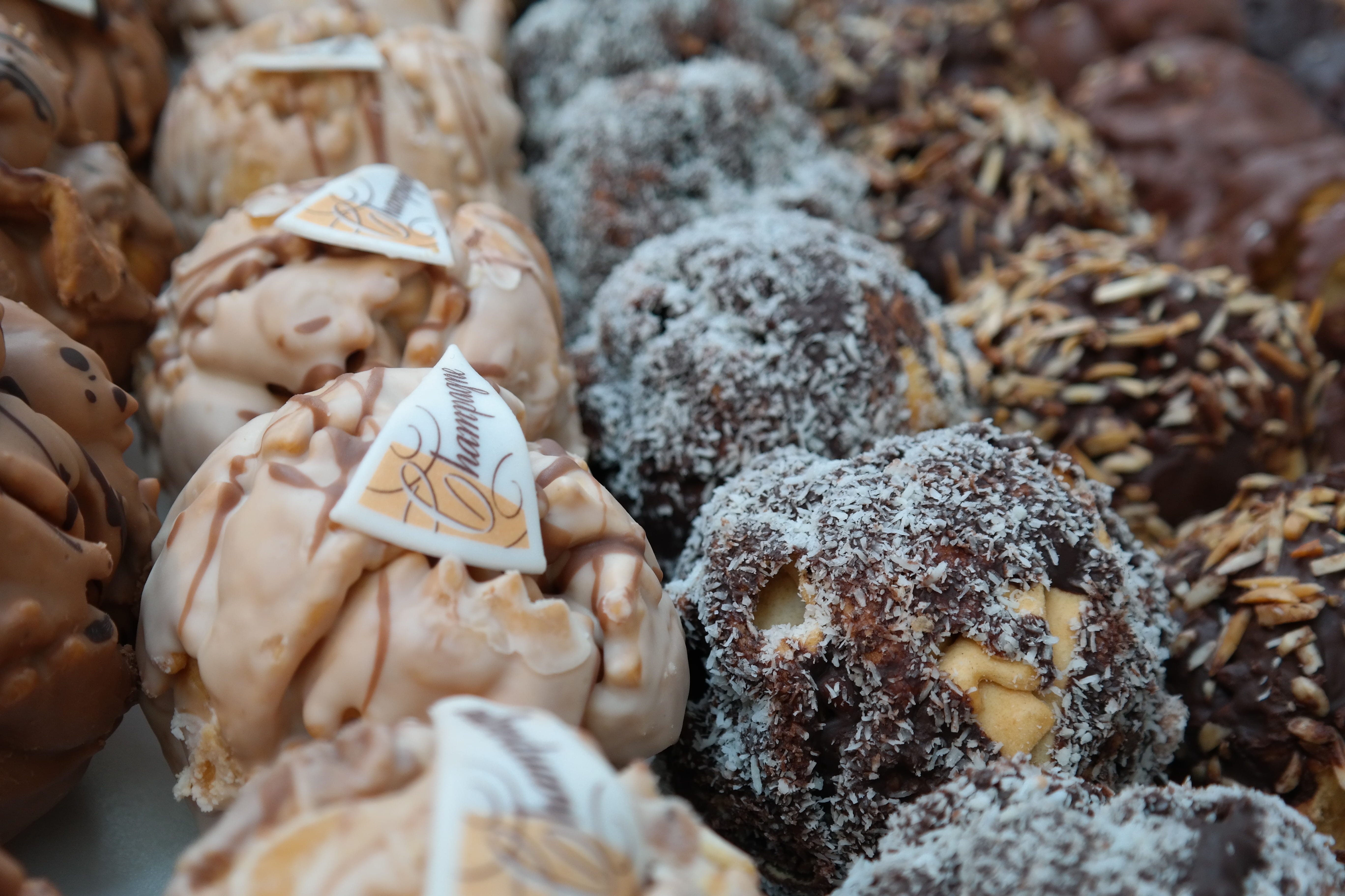 temptation, photography, spherical shape, unhealthy eating, snow ball, food, munchkins, treat, glaze, chocolate, close up photography, human representation, HD Wallpaper