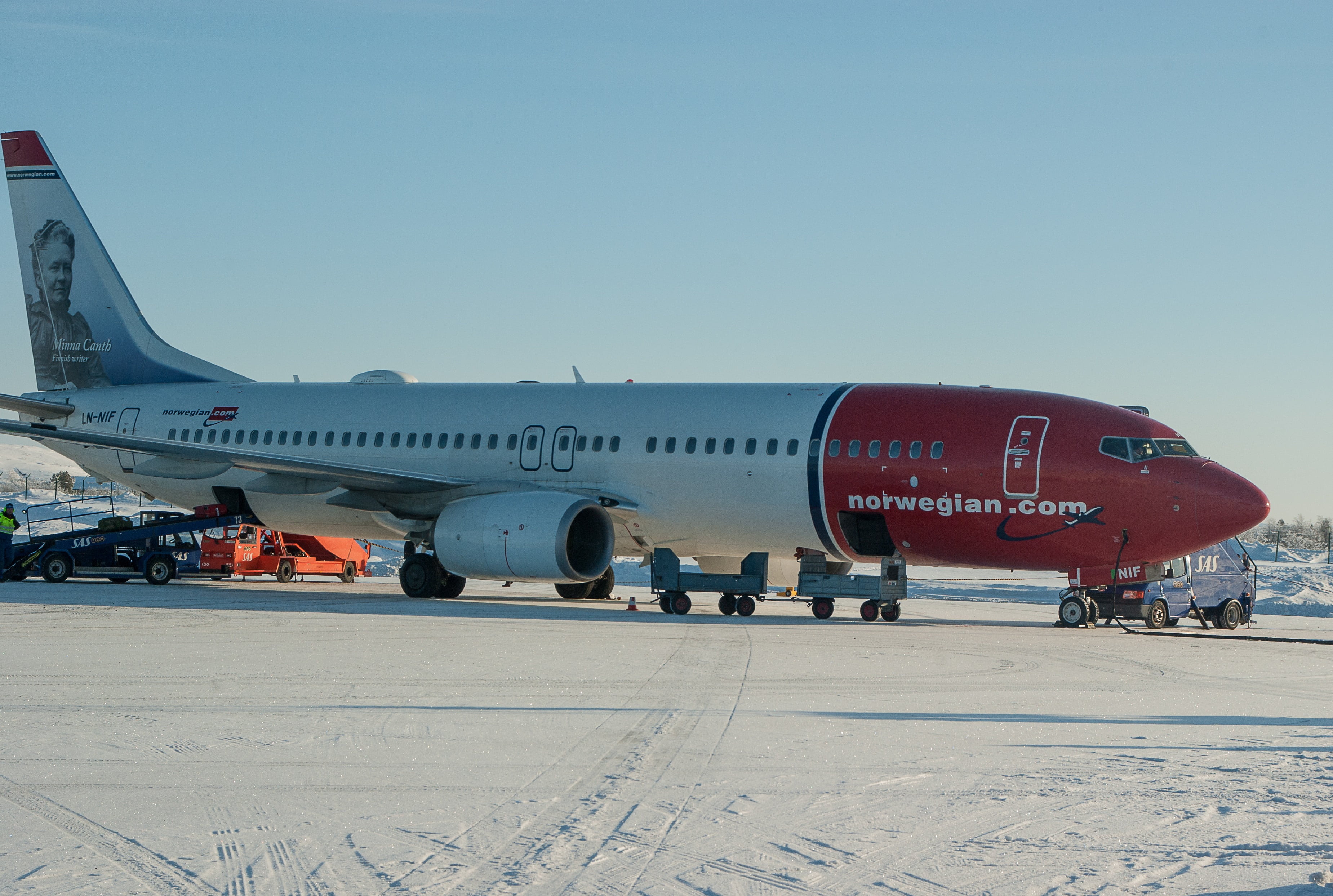 travel, architecture, air vehicle, aircraft, copy space, stationary, road, arctic circle, journey, airport, airport runway, norway, kirkenes, aerospace industry, HD Wallpaper