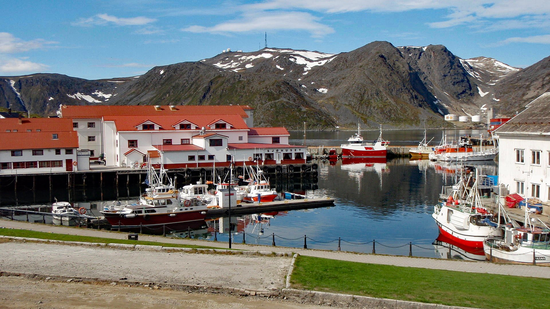 house, building, sky, water, mode of transportation, yacht, 1080P, port, honningsvag, built structure, nature, arctic, europe, tourism, architecture, outdoors, HD Wallpaper