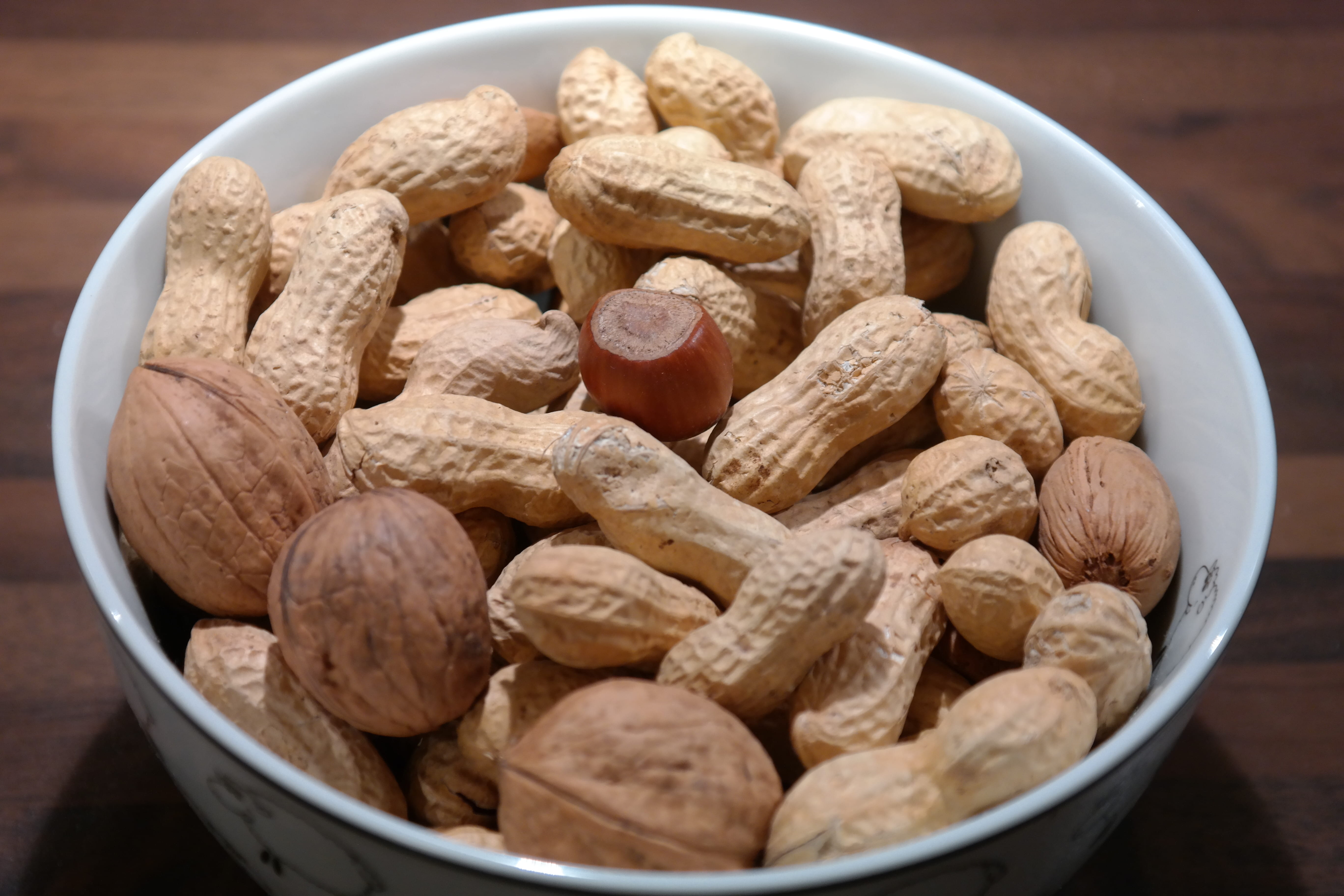 eat, 5K, shell, freshness, dieting, indoors, corylus avellana, still life, no people, arachis nut, wood - material, cameroon nut, nut mix, food and drink, HD Wallpaper