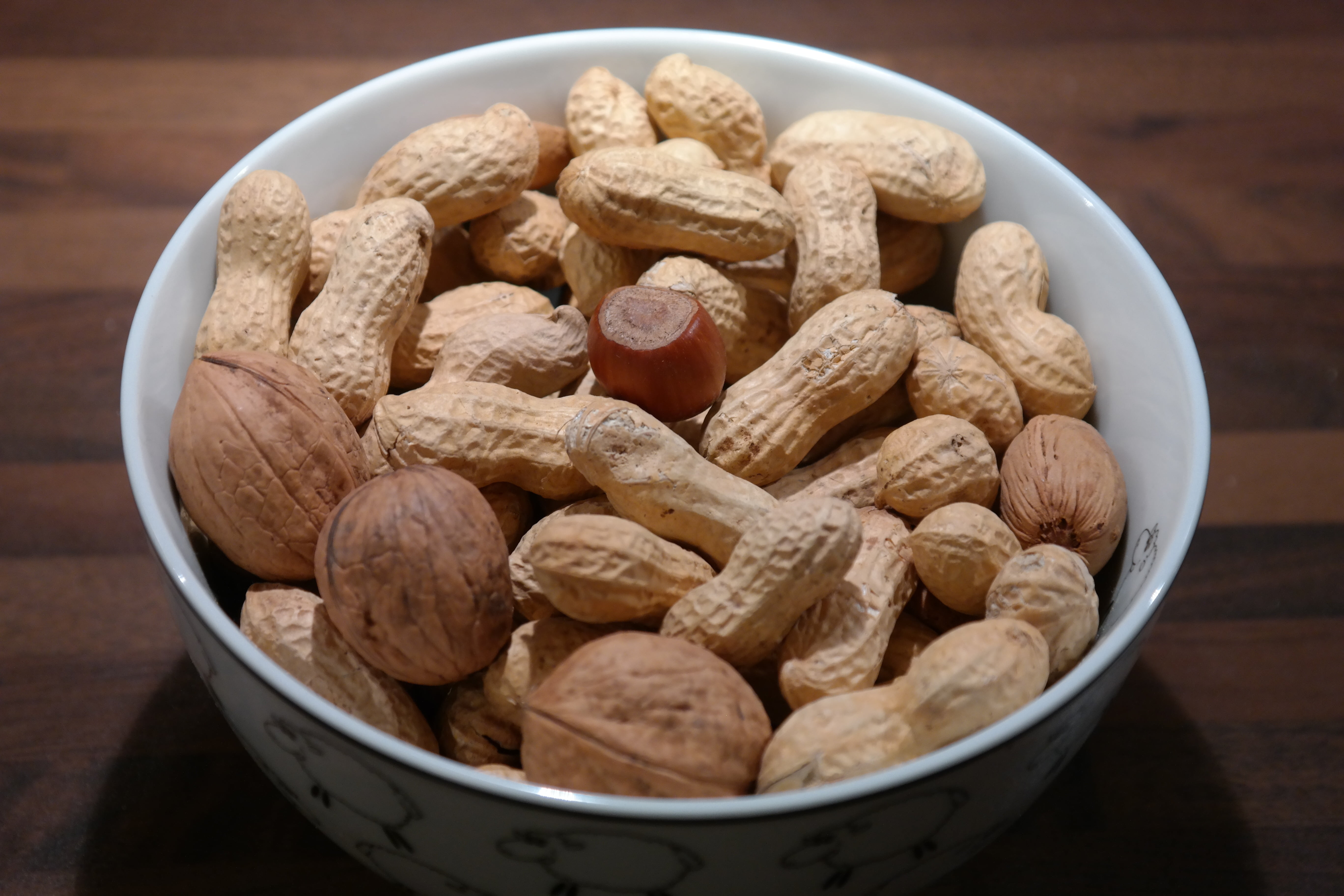 cameroon nut, food, peanuts, arachis hypogaea groundnut, heap, wellbeing, abundance, bowl, no people, table, juglans, freshness, walnut collection, indoors, HD Wallpaper