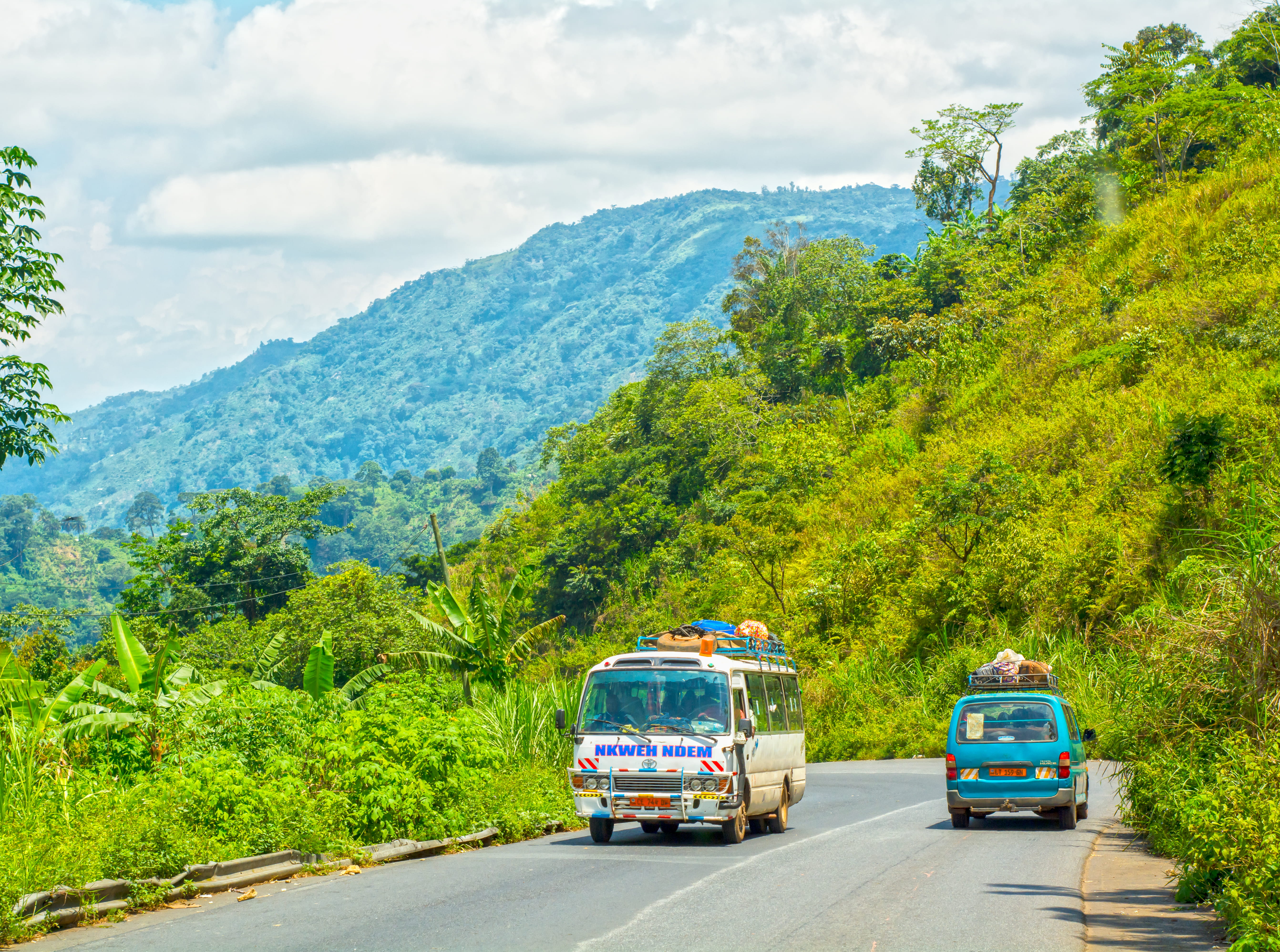 5K, incidental people, traveling, scenics - nature, day, motor vehicle, mountain, tree, car, beauty in nature, trees, land vehicle, travel, transportation, HD Wallpaper
