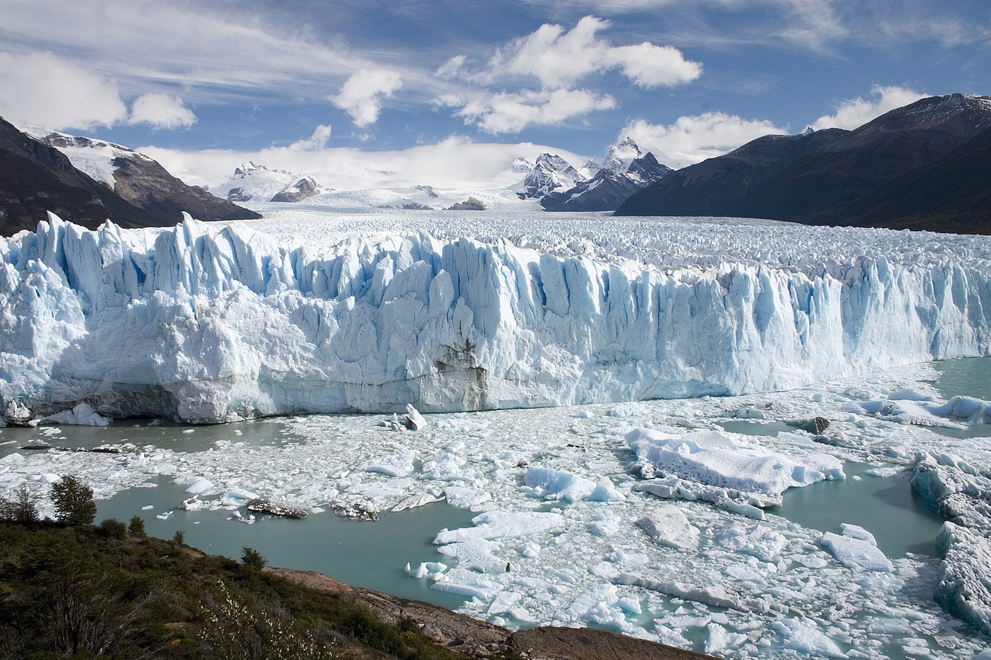melting, nature, scenics - nature, sky, range, mountain Range, cold temperature, 2K, lake, argentina, ice, cold - Temperature, climate change, iceberg, HD Wallpaper