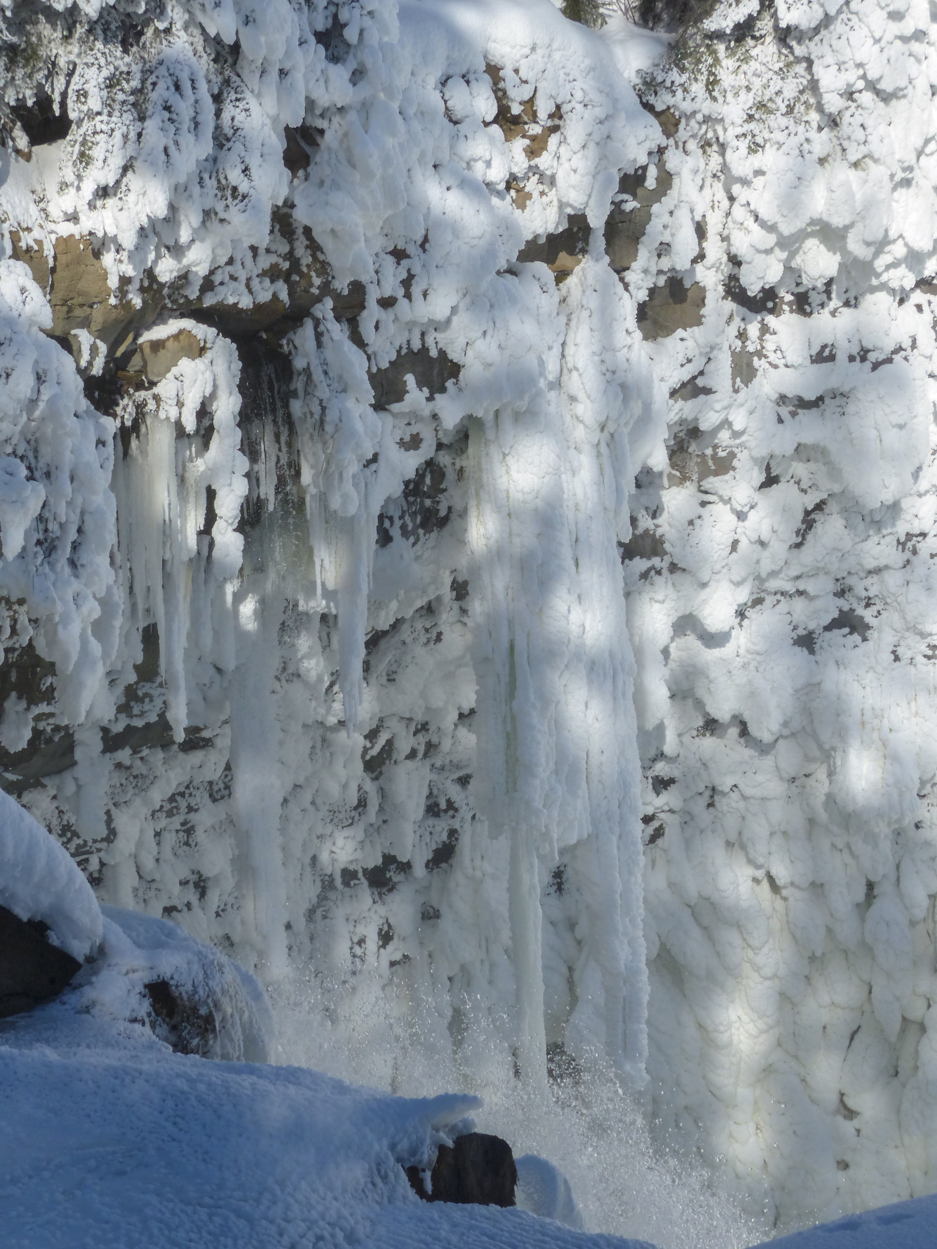 canyon, mode of transportation, water, icicle, outdoors, scenery, frozen, canada, forest, car, motor vehicle, ice, season, day, waterfall, power in nature, Phone HD Wallpaper