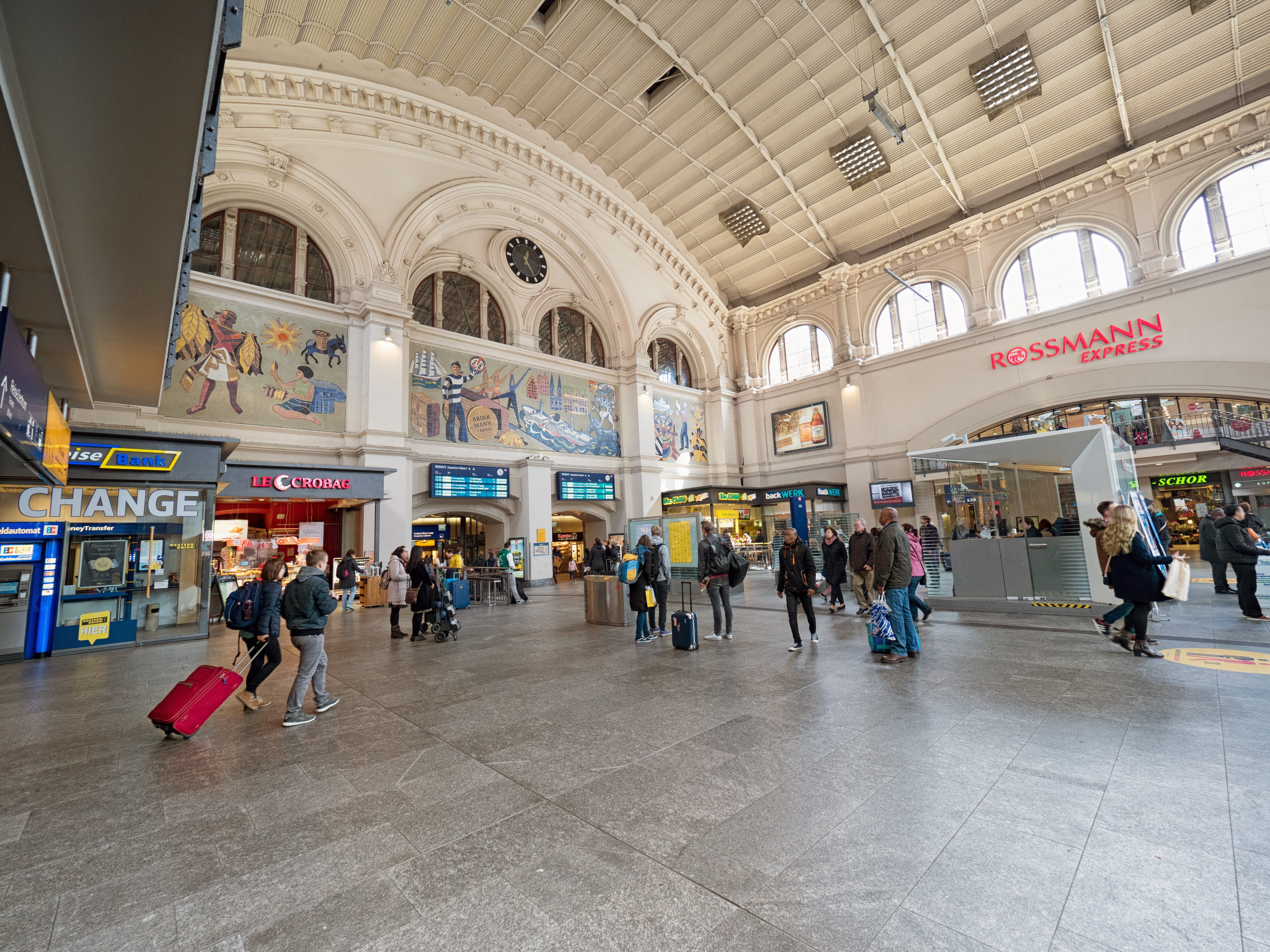 architecture, tiled floor, public means of transport, Train, arcade, people, deutsche bahn, large group of people, tourism, architectural column, 4K, building, HD Wallpaper