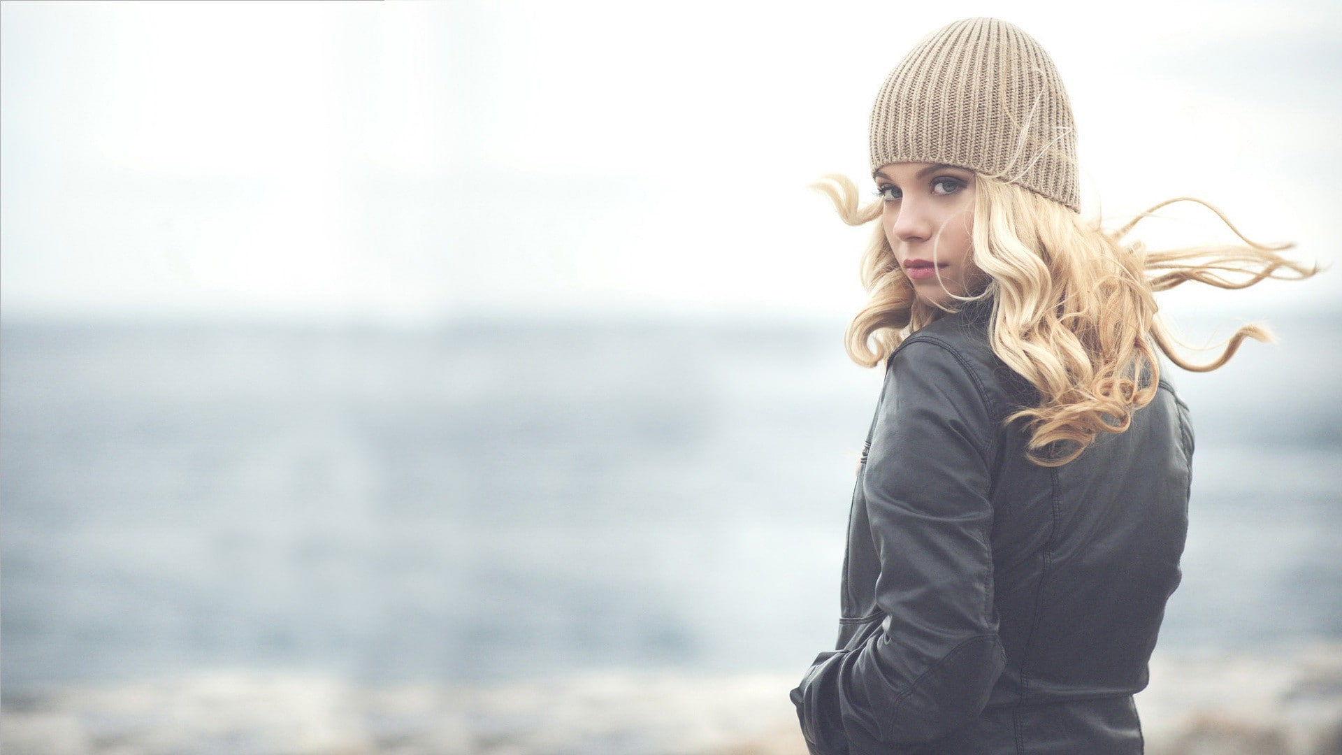 looking at viewer, 1080P, woolen, blue eyes, blonde, women, leather jackets, HD Wallpaper