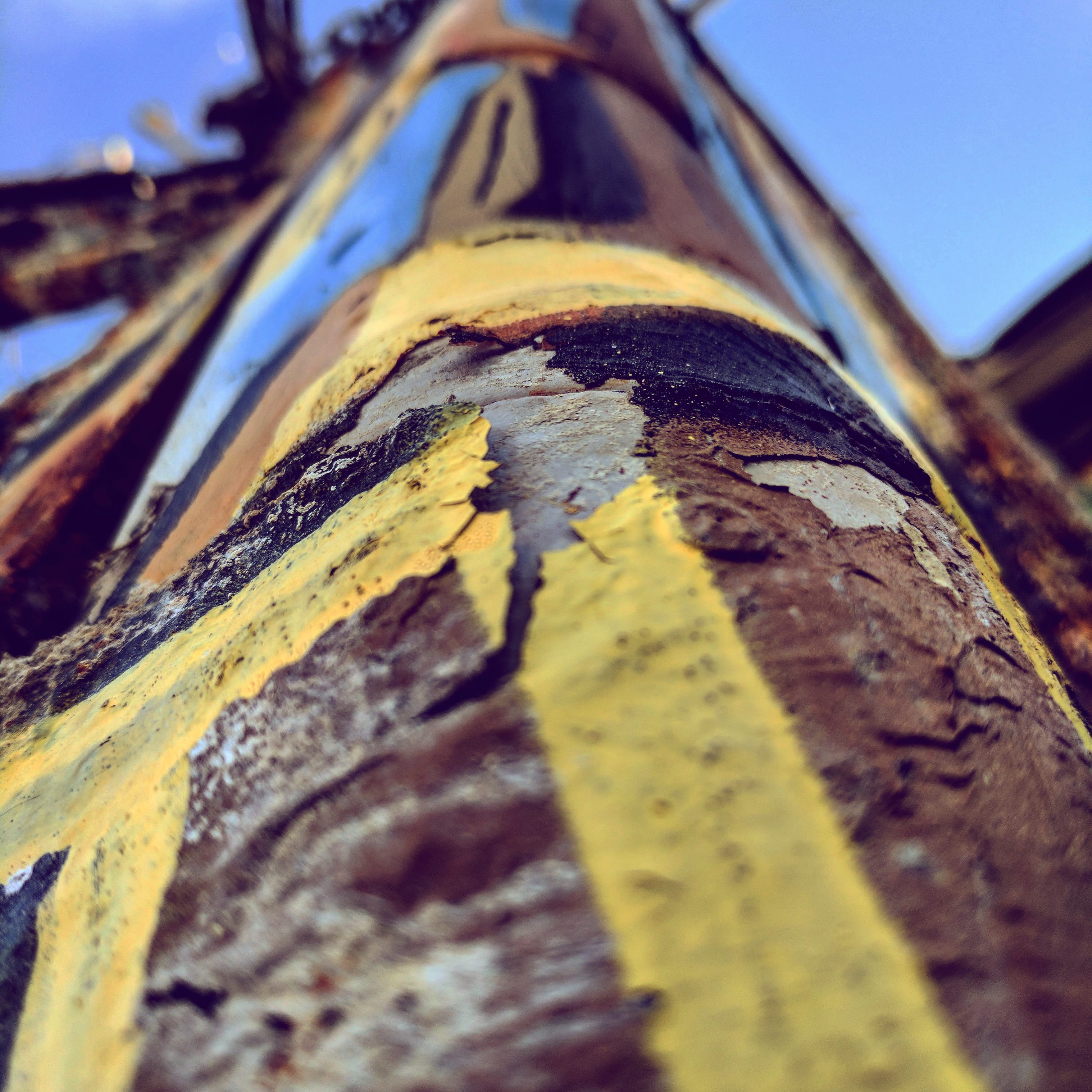 selective focus, paint, obsolete, no people, bright, low angle view, create, built structure, outdoors, united states, adventure, rust, art, nature, arizona, Phone HD Wallpaper