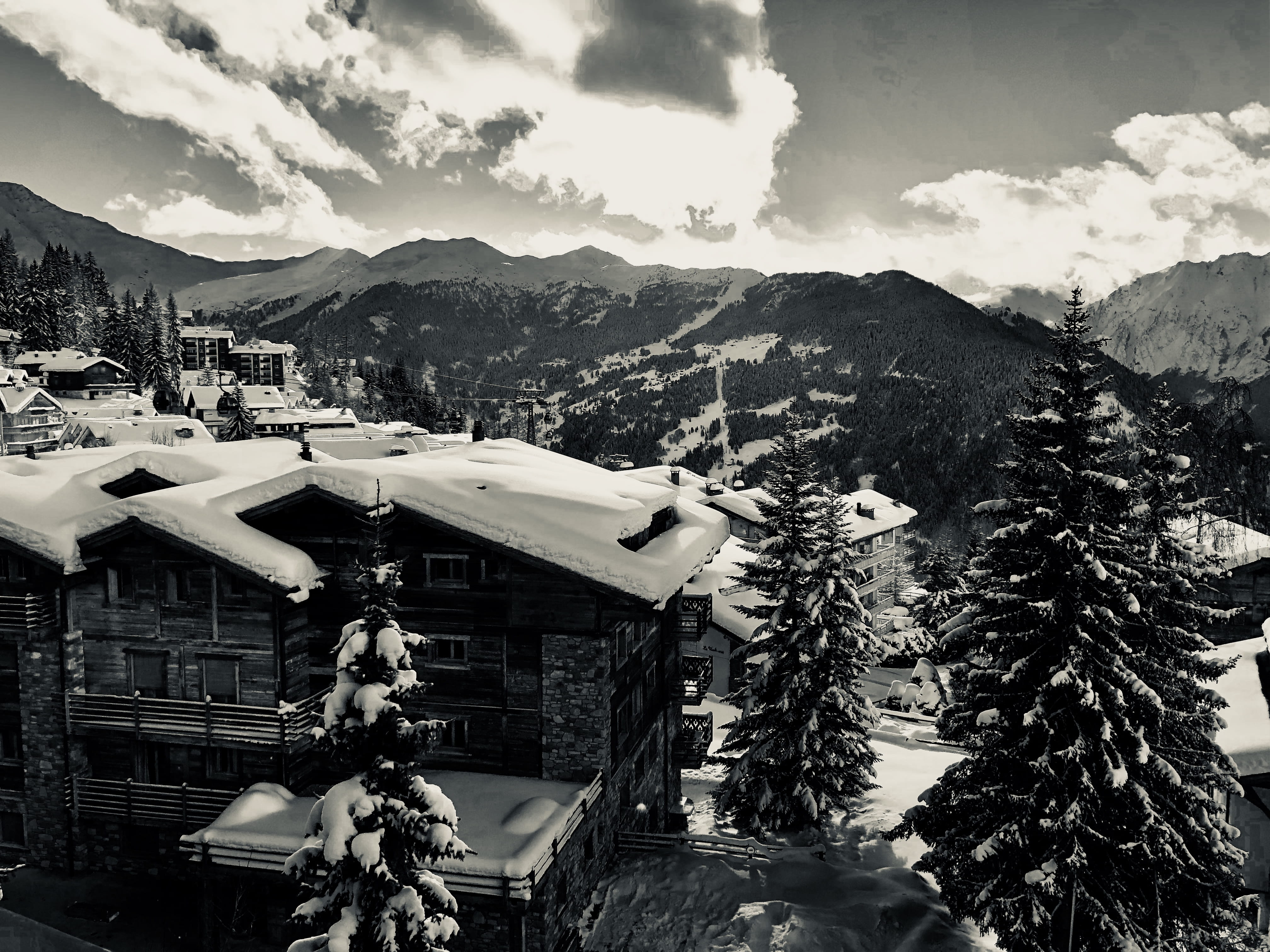 day, nature, building exterior, house, architecture, classic, chalet, cloud - sky, mountains, cold temperature, verbier, built structure, trees, mountain, HD Wallpaper