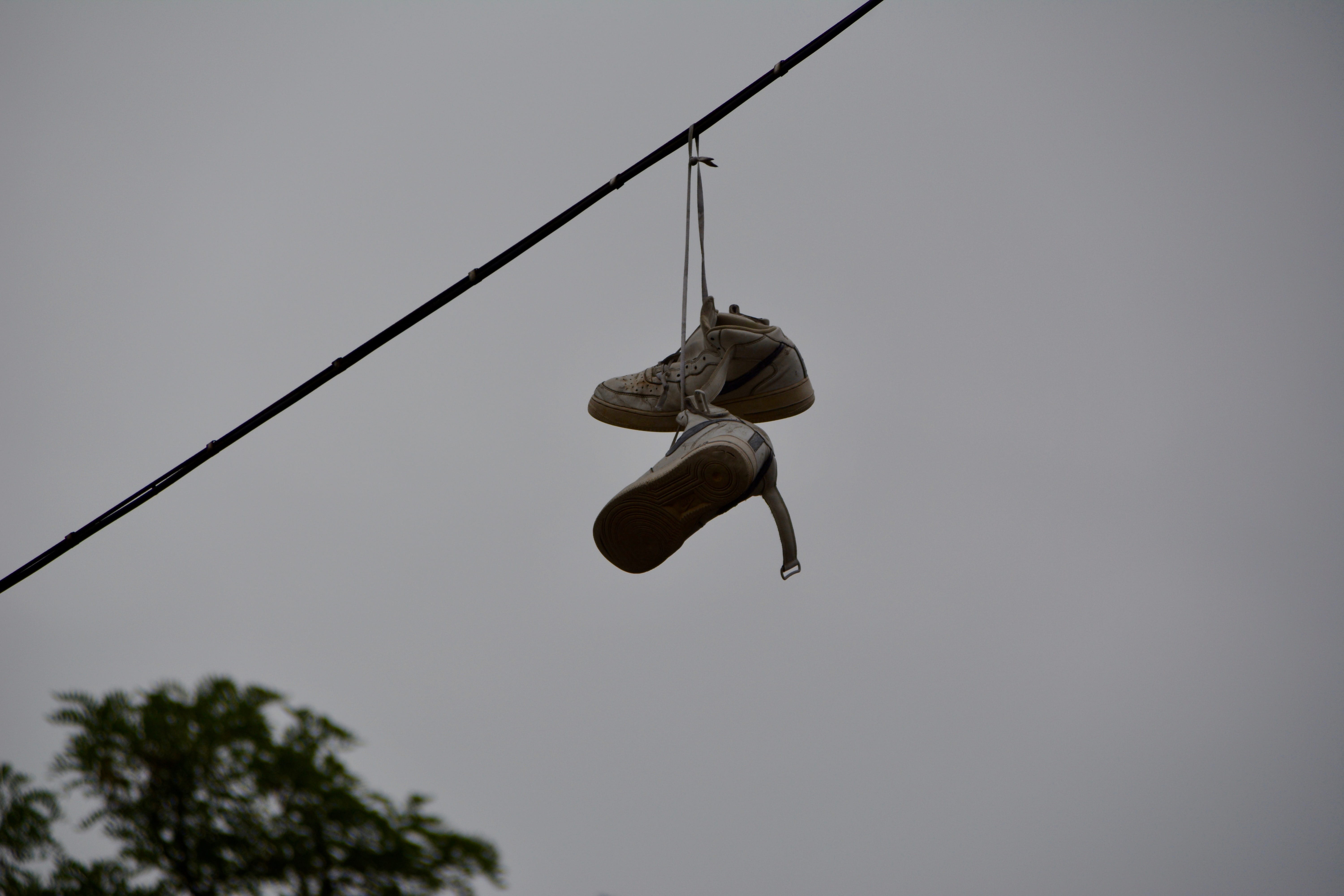 one person, 5K, full length, leisure activity, unrecognizable person, street art, nature, urban, lifestyle, hanging, outdoors, modern, shoes, fashion, HD Wallpaper