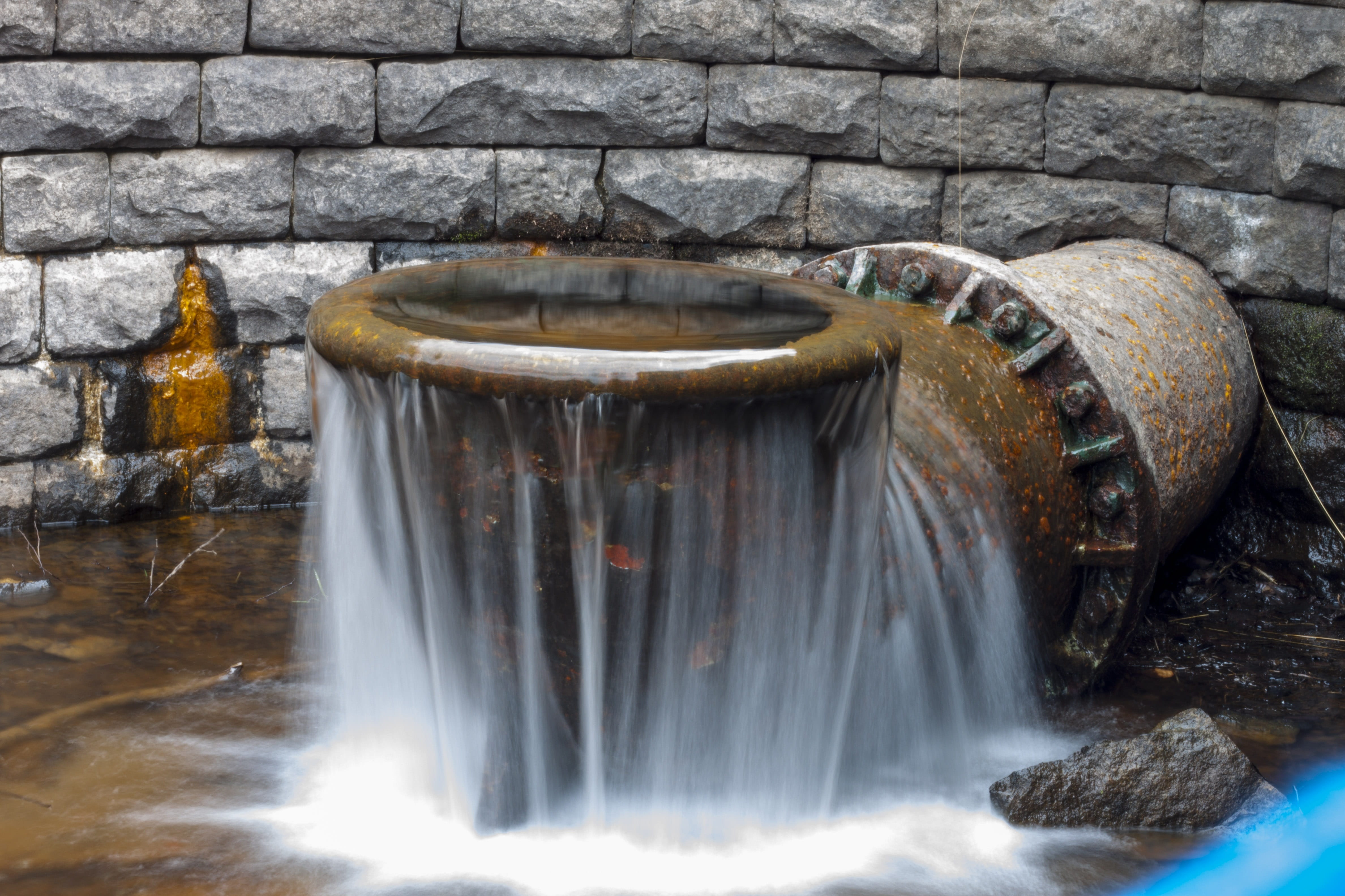 fountain, architecture, long exposure, sewage, day, wall - building feature, wall, Overflow, running water, Pipes, no people, nature, Reservoir, stone wall, HD Wallpaper