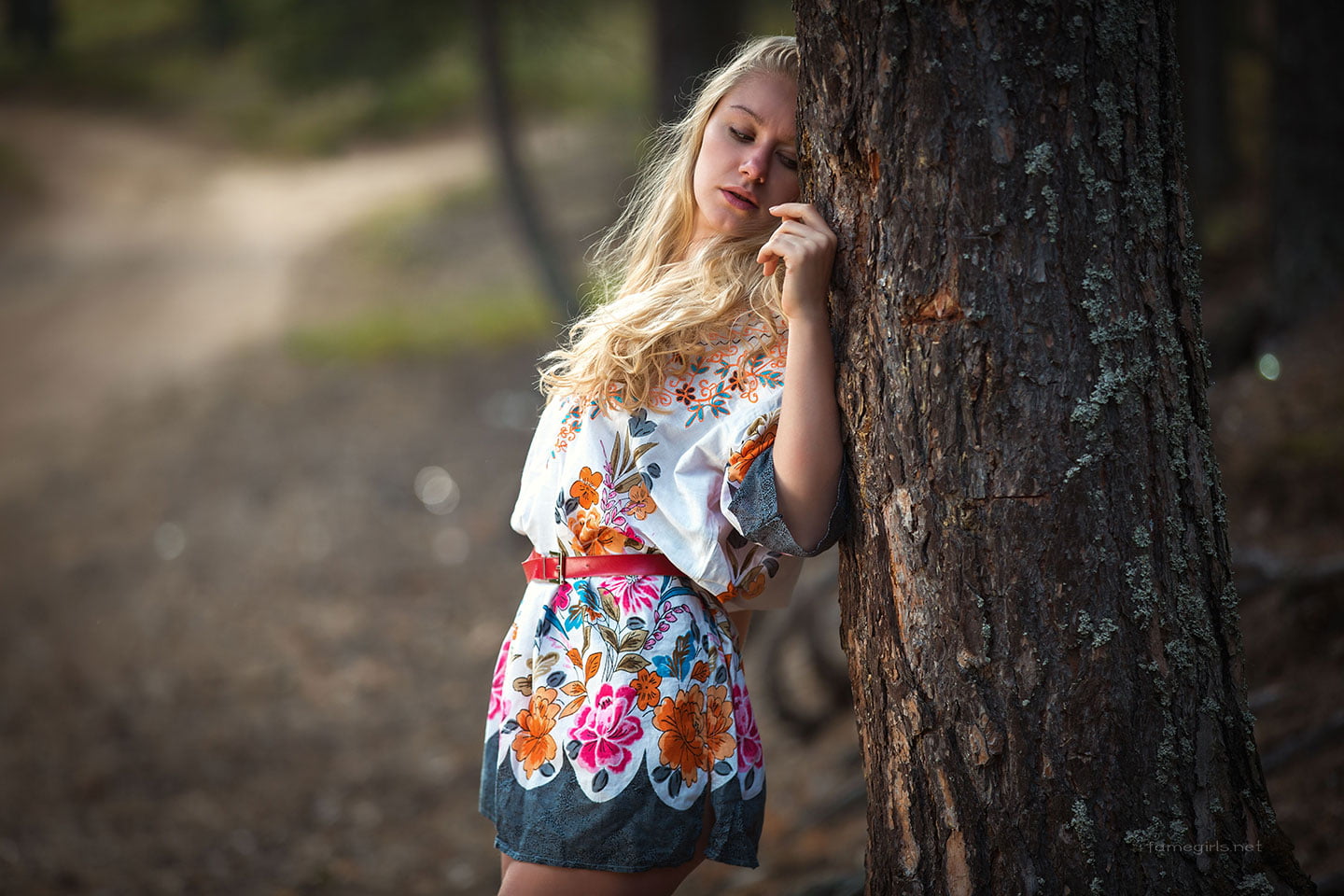 young women, outdoors, adult, Ella F, young adult, beautiful woman, nature, standing, famegirls.net, hair, model, 720P, trunk, blond hair, floral pattern, HD Wallpaper