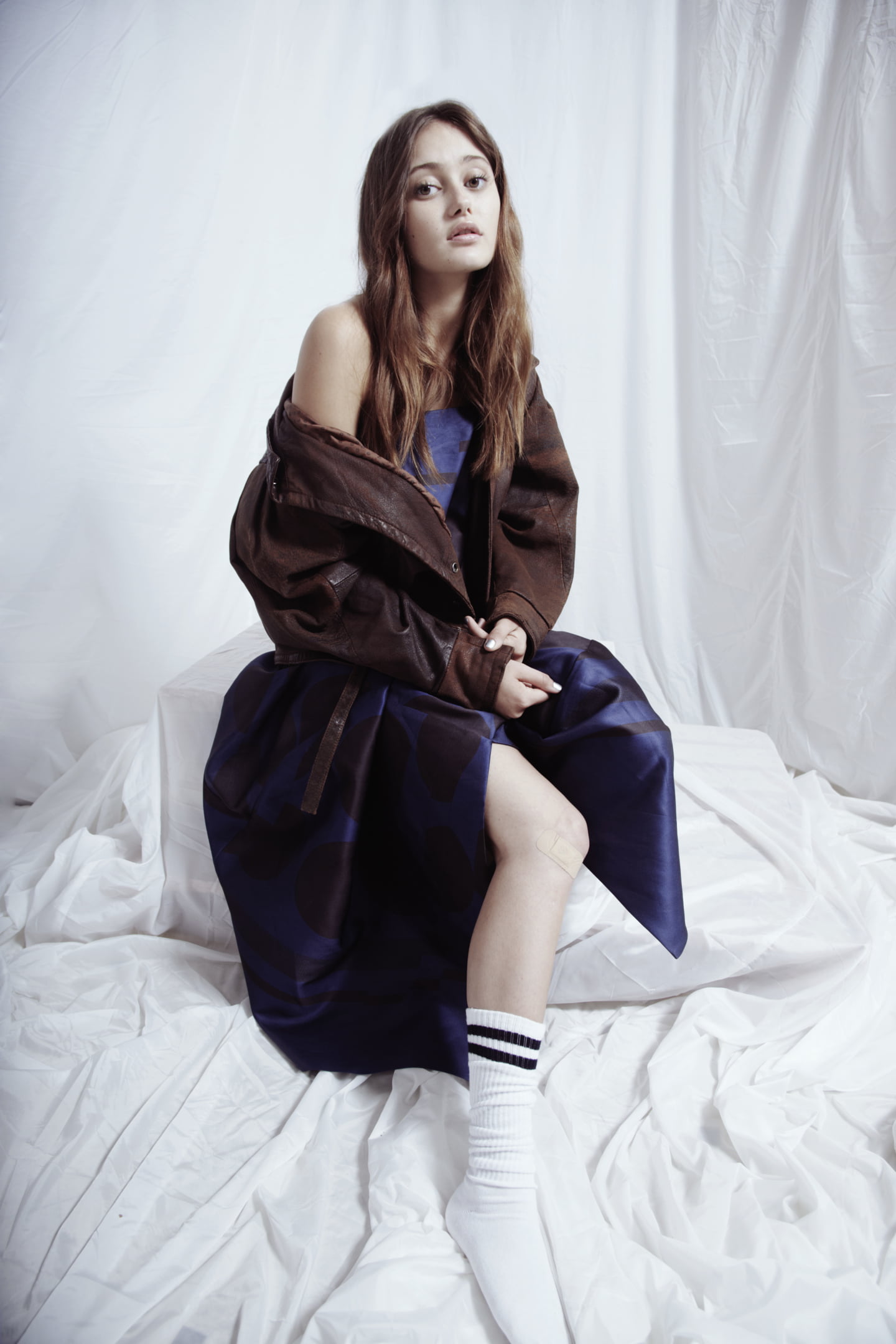 bed, full length, fashion, Ella Purnell, hair, long hair, adult, sitting, 1080P, indoors, hairstyle, furniture, textile, teenager, women, young adult, Phone HD Wallpaper