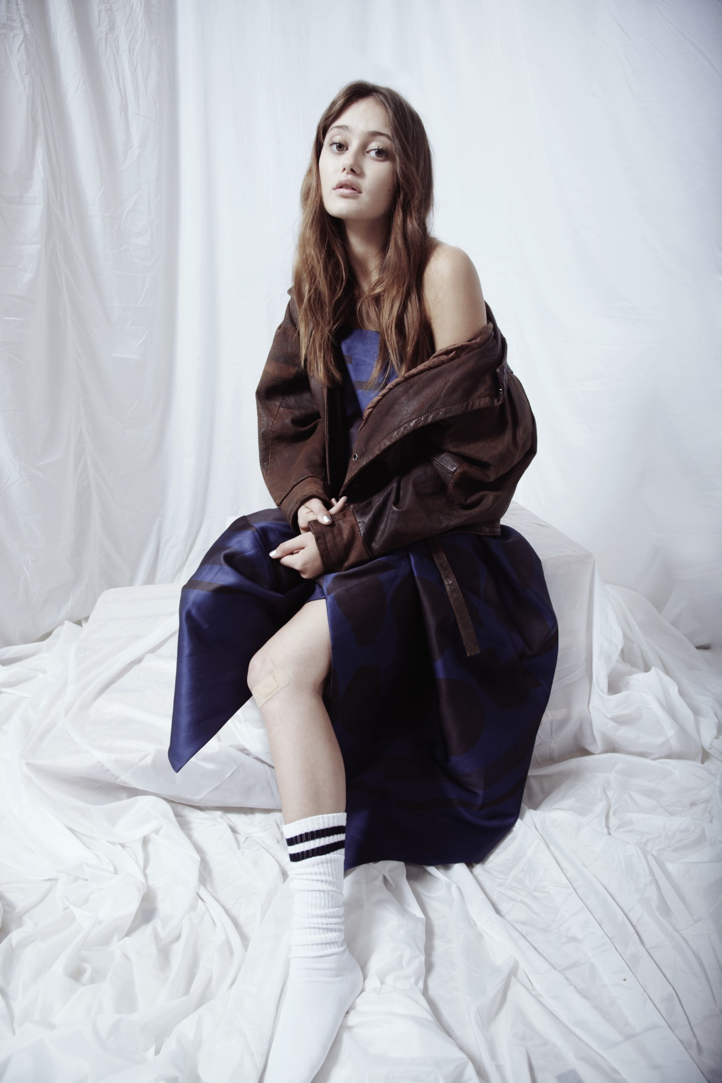 long hair, furniture, one person, bed, real people, textile, sheet, teenager, hair, women, full length, fashion, hairstyle, ella purnell, domestic room, Phone HD Wallpaper