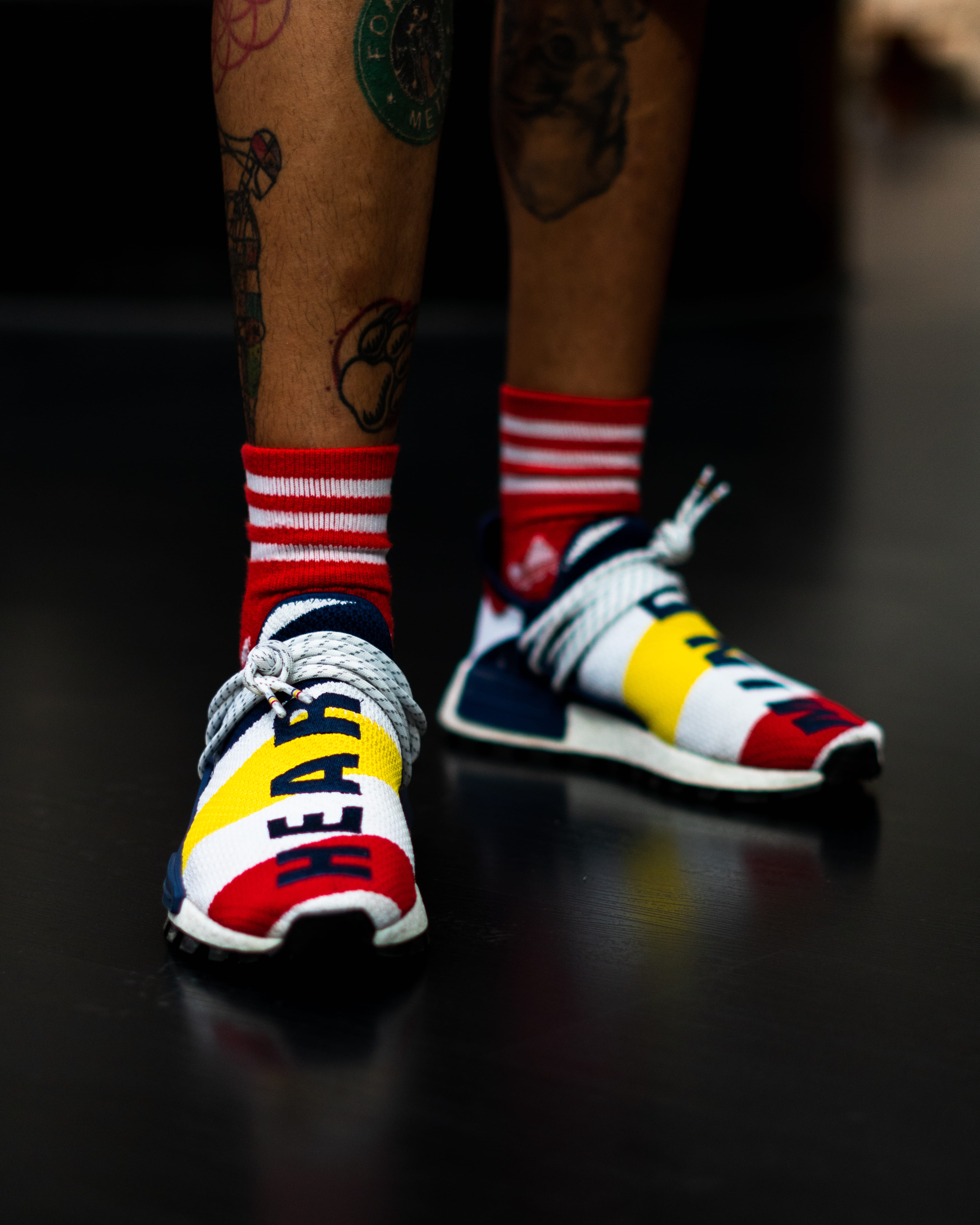 sock, knee, indoors, skin, yellow, motion, 4K, sports shoe, human limb, red, footwear, running shoe, outdoors, low section, human body part, shoes, running, Phone HD Wallpaper