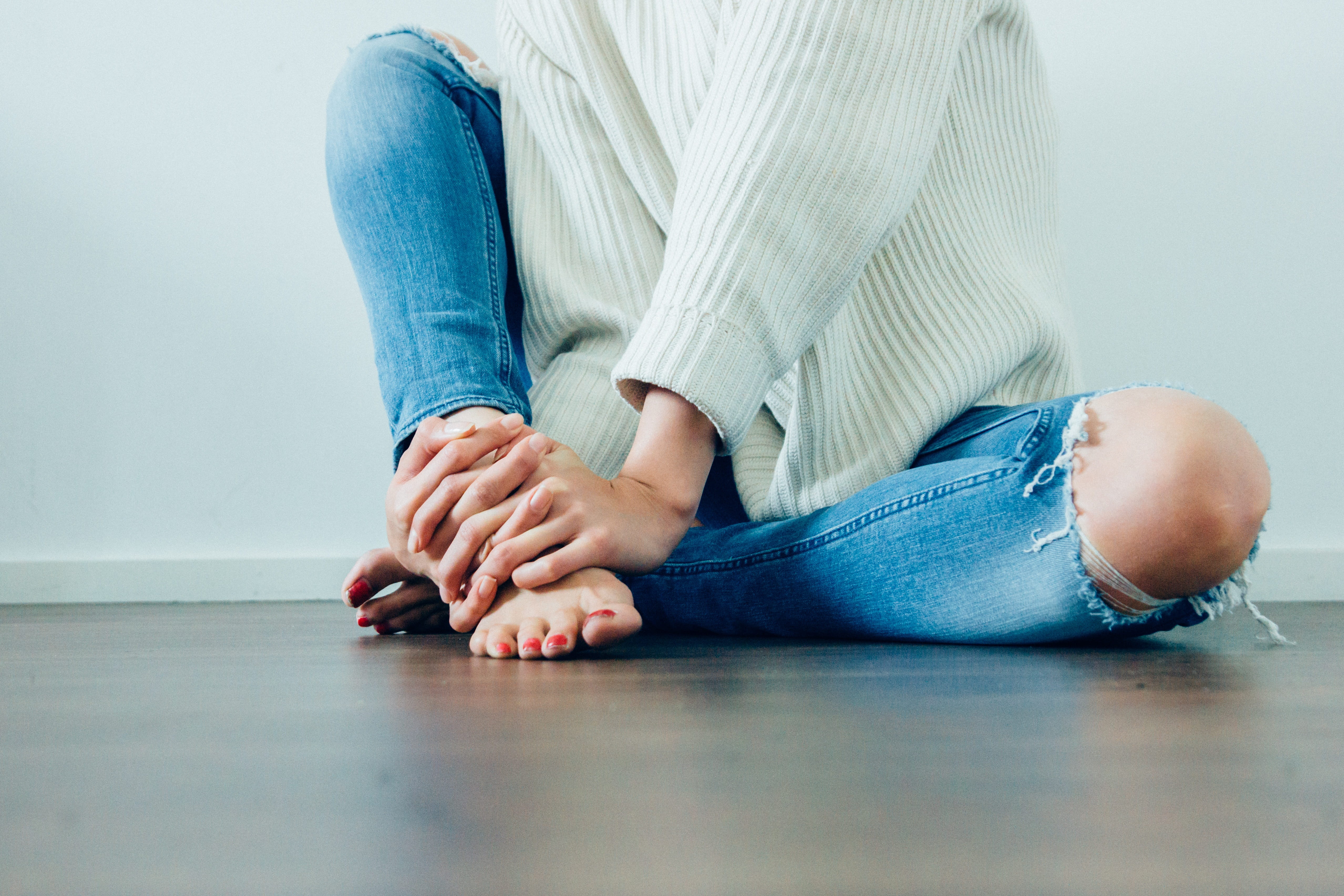 human knee, human hand, body part, model, people, casual, human foot, denim, casual clothing, human body part, jeans, hand, women, lifestyles, style, woman, HD Wallpaper