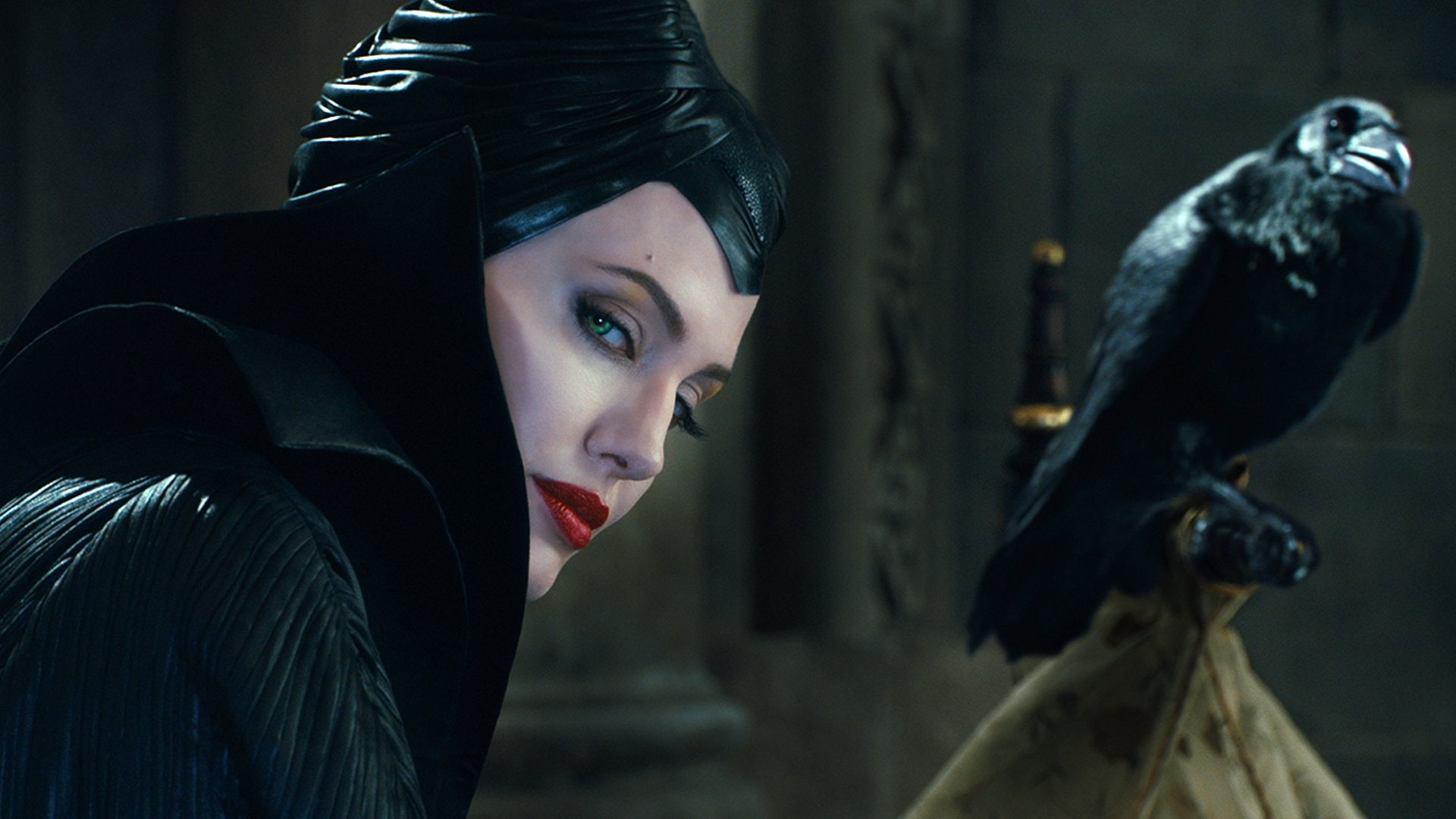 witch, 1080P, one person, beautiful woman, looking at camera, Maleficent, portrait, evil, focus on foreground, clothing, hood - clothing, looking, headshot, HD Wallpaper