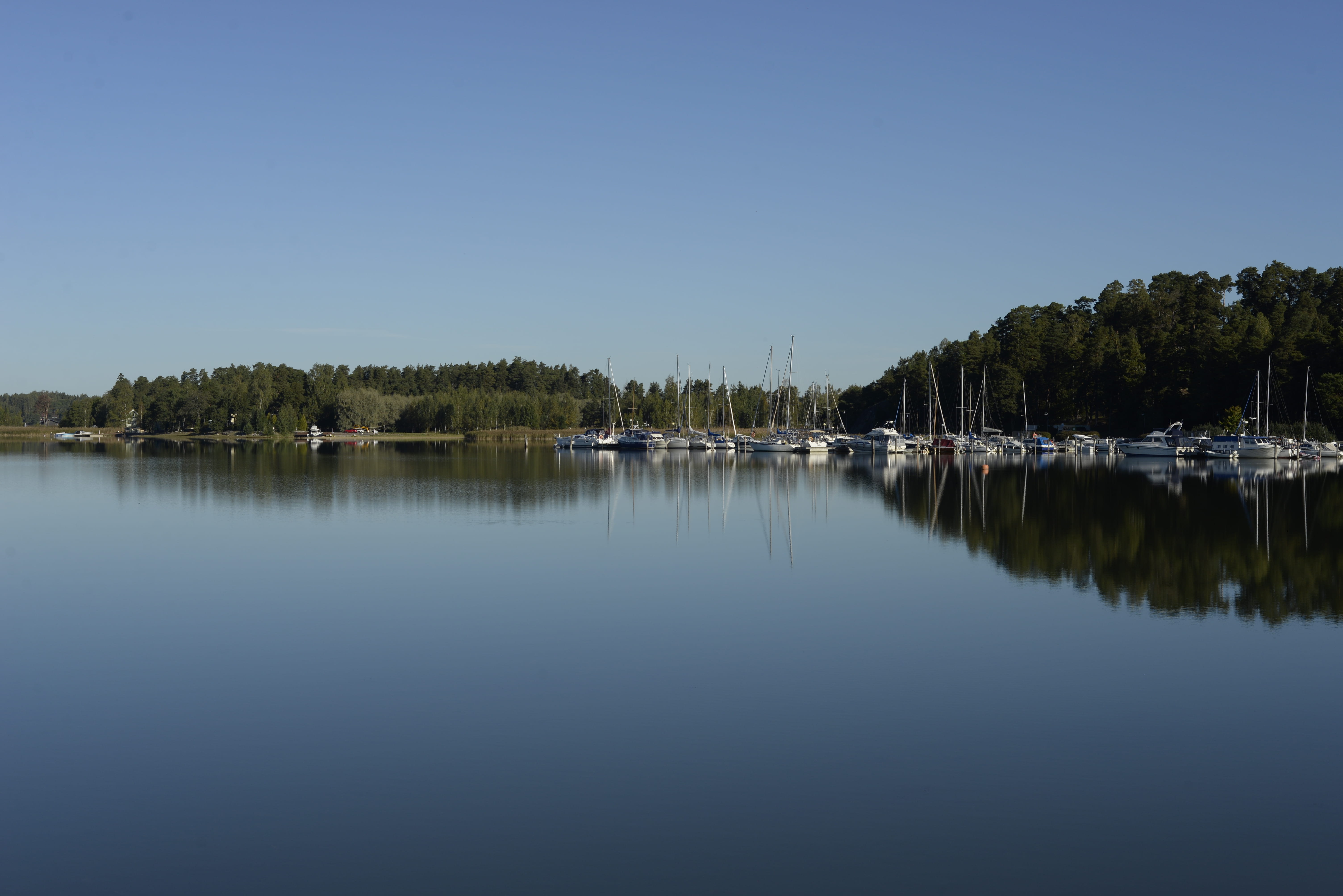 day, beauty in nature, reflection lake, nautical vessel, dock, non-urban scene, nature, forest, boat, motorboat, marina, tranquil scene, sky, tranquility, HD Wallpaper