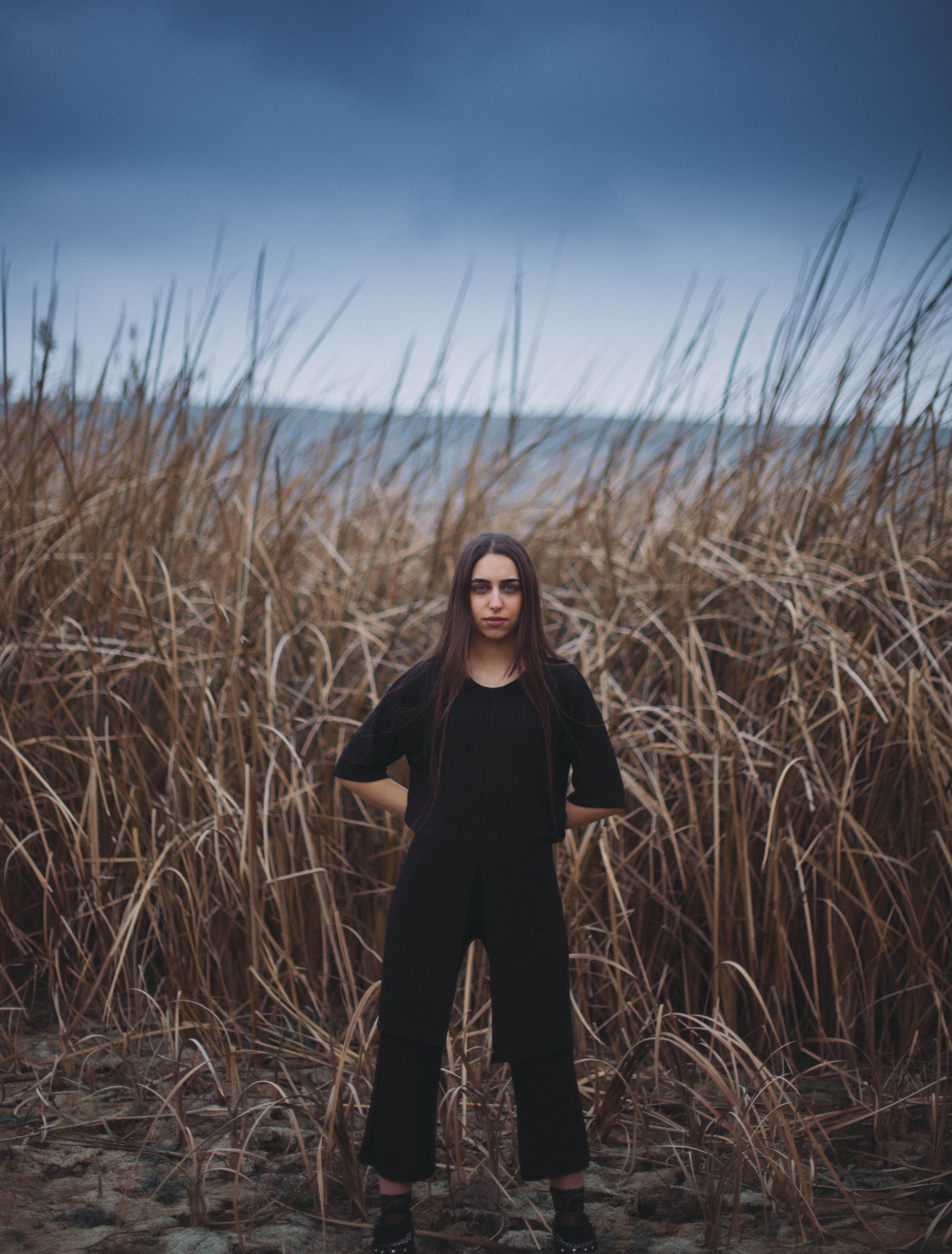 sky, back, standing, full length, front view, tall, behind, front, leisure activity, contemplation, casual clothing, land, one person, dried, 4K, portrait, Phone HD Wallpaper