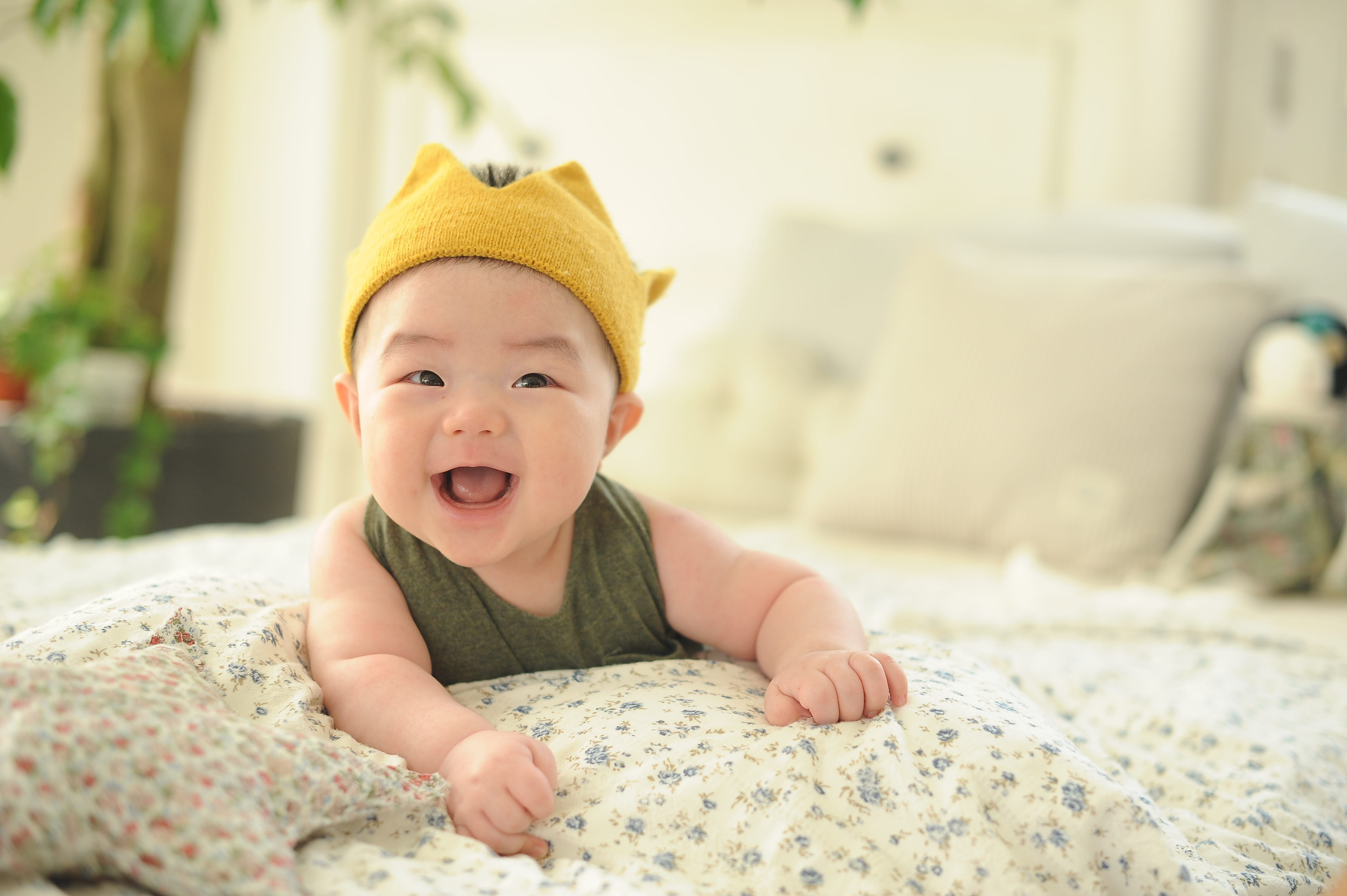 child, crown, emotion, bye, young, 4K, happiness, furniture, smile, babyhood, fun, looking at camera, children, innocence, baby, baby clothing, happy, HD Wallpaper